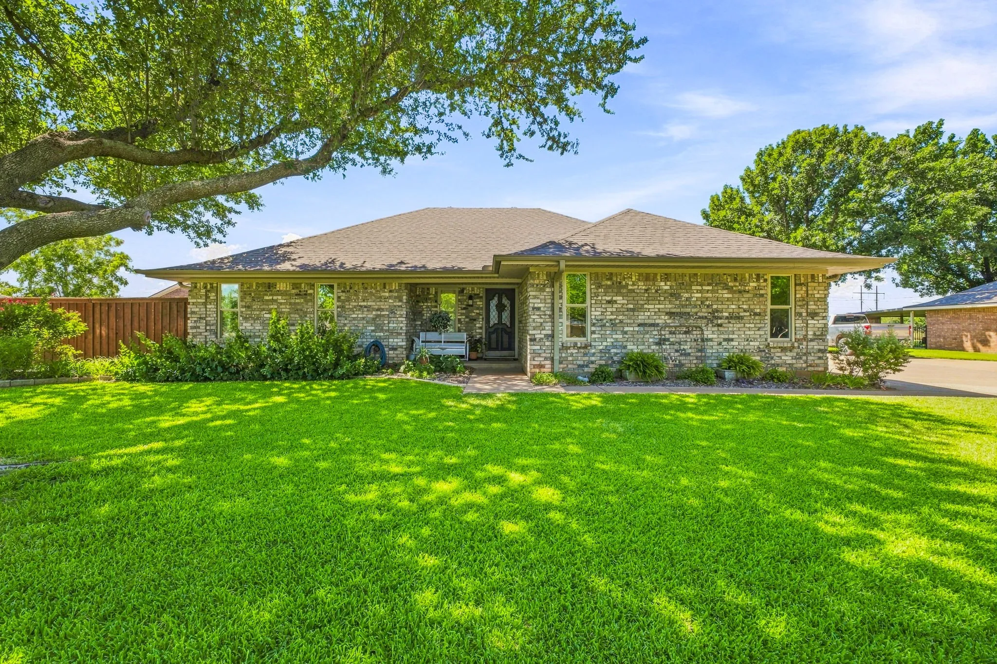Single Family Residence For Sale in Young County , 136 Chaparral Drive, Graham, Texas 76450, 4 Bedroom, 2 Bathroom, 1 Garage spaces, 2,007 Sqft, built in 1980, mls#21361121, Real Estate Agent in Graham, Homes For Sale in Young county, Homes For Sale in Graham, Realtor in Graham Texas, Real Estate Brokerage Independent Realty Texas, Luminita Cordes Realtor