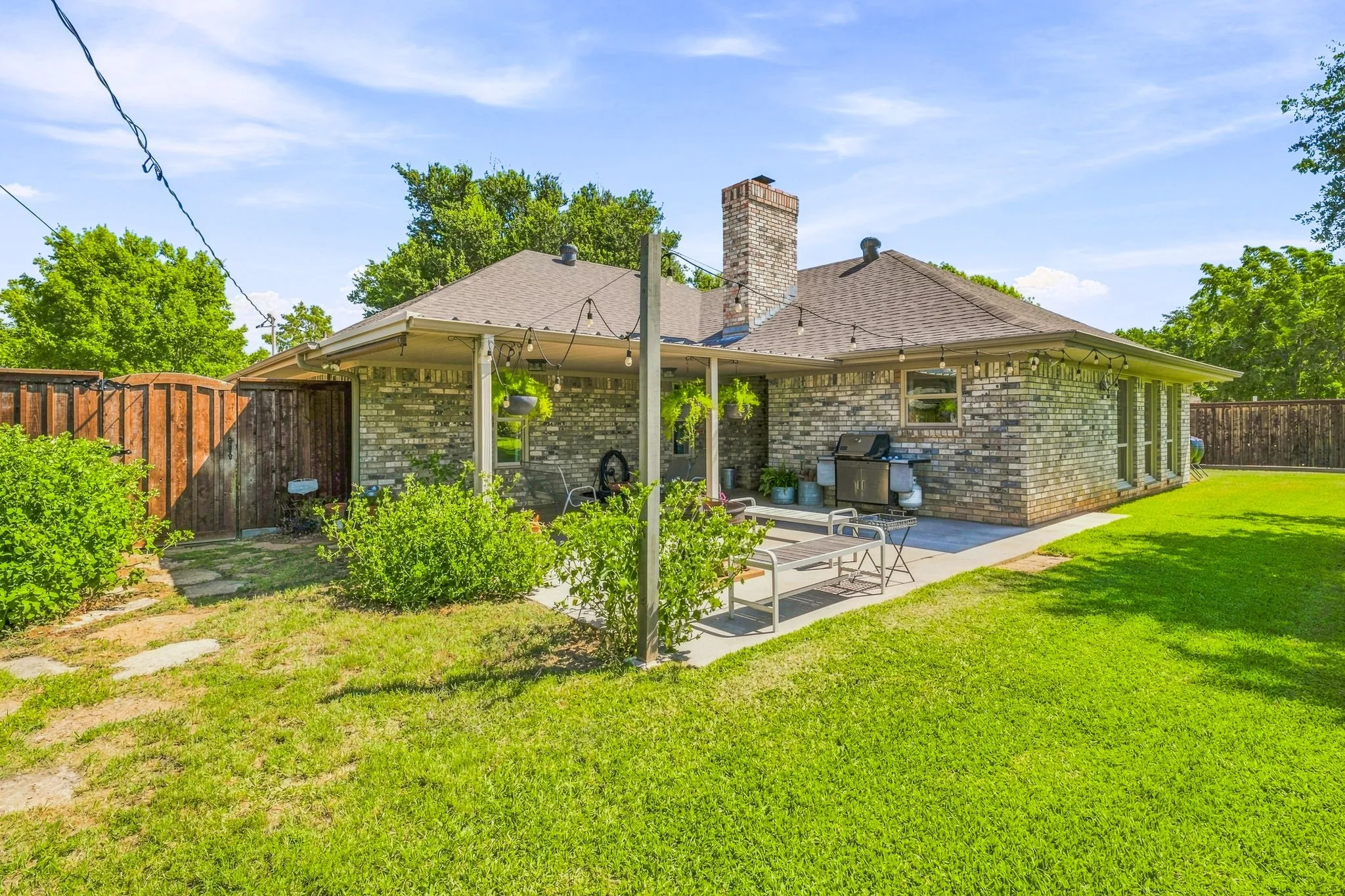 Single Family Residence For Sale in Young County , 136 Chaparral Drive, Graham, Texas 76450, 4 Bedroom, 2 Bathroom, 1 Garage spaces, 2,007 Sqft, built in 1980, mls#21361121, Real Estate Agent in Graham, Homes For Sale in Young county, Homes For Sale in Graham, Realtor in Graham Texas, Real Estate Brokerage Independent Realty Texas, Luminita Cordes Realtor