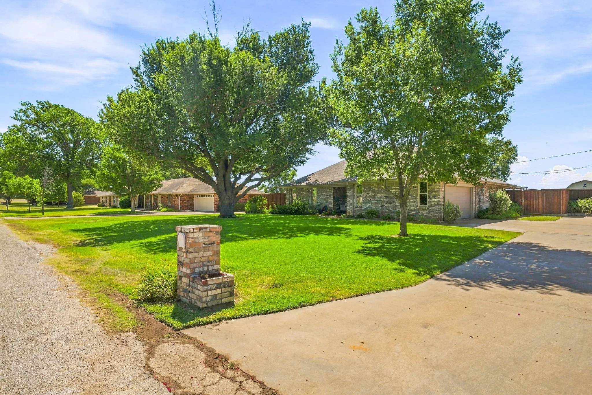Single Family Residence For Sale in Young County , 136 Chaparral Drive, Graham, Texas 76450, 4 Bedroom, 2 Bathroom, 1 Garage spaces, 2,007 Sqft, built in 1980, mls#21361121, Real Estate Agent in Graham, Homes For Sale in Young county, Homes For Sale in Graham, Realtor in Graham Texas, Real Estate Brokerage Independent Realty Texas, Luminita Cordes Realtor