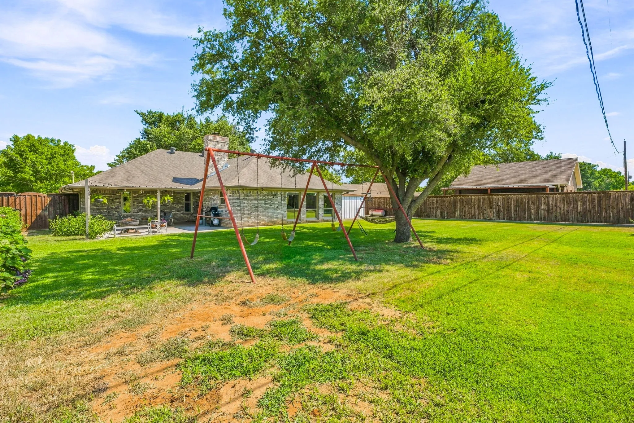 Single Family Residence For Sale in Young County , 136 Chaparral Drive, Graham, Texas 76450, 4 Bedroom, 2 Bathroom, 1 Garage spaces, 2,007 Sqft, built in 1980, mls#21361121, Real Estate Agent in Graham, Homes For Sale in Young county, Homes For Sale in Graham, Realtor in Graham Texas, Real Estate Brokerage Independent Realty Texas, Luminita Cordes Realtor