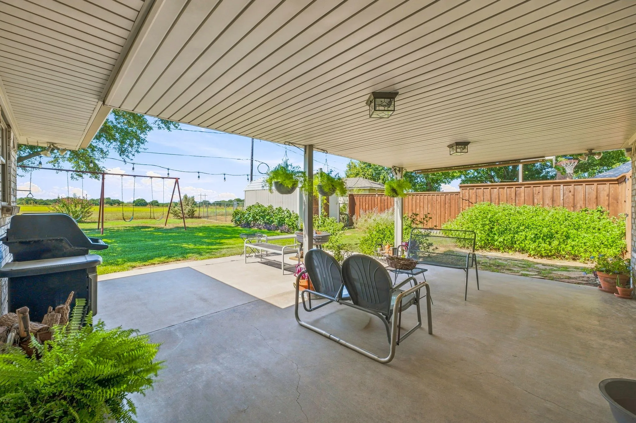 Single Family Residence For Sale in Young County , 136 Chaparral Drive, Graham, Texas 76450, 4 Bedroom, 2 Bathroom, 1 Garage spaces, 2,007 Sqft, built in 1980, mls#21361121, Real Estate Agent in Graham, Homes For Sale in Young county, Homes For Sale in Graham, Realtor in Graham Texas, Real Estate Brokerage Independent Realty Texas, Luminita Cordes Realtor