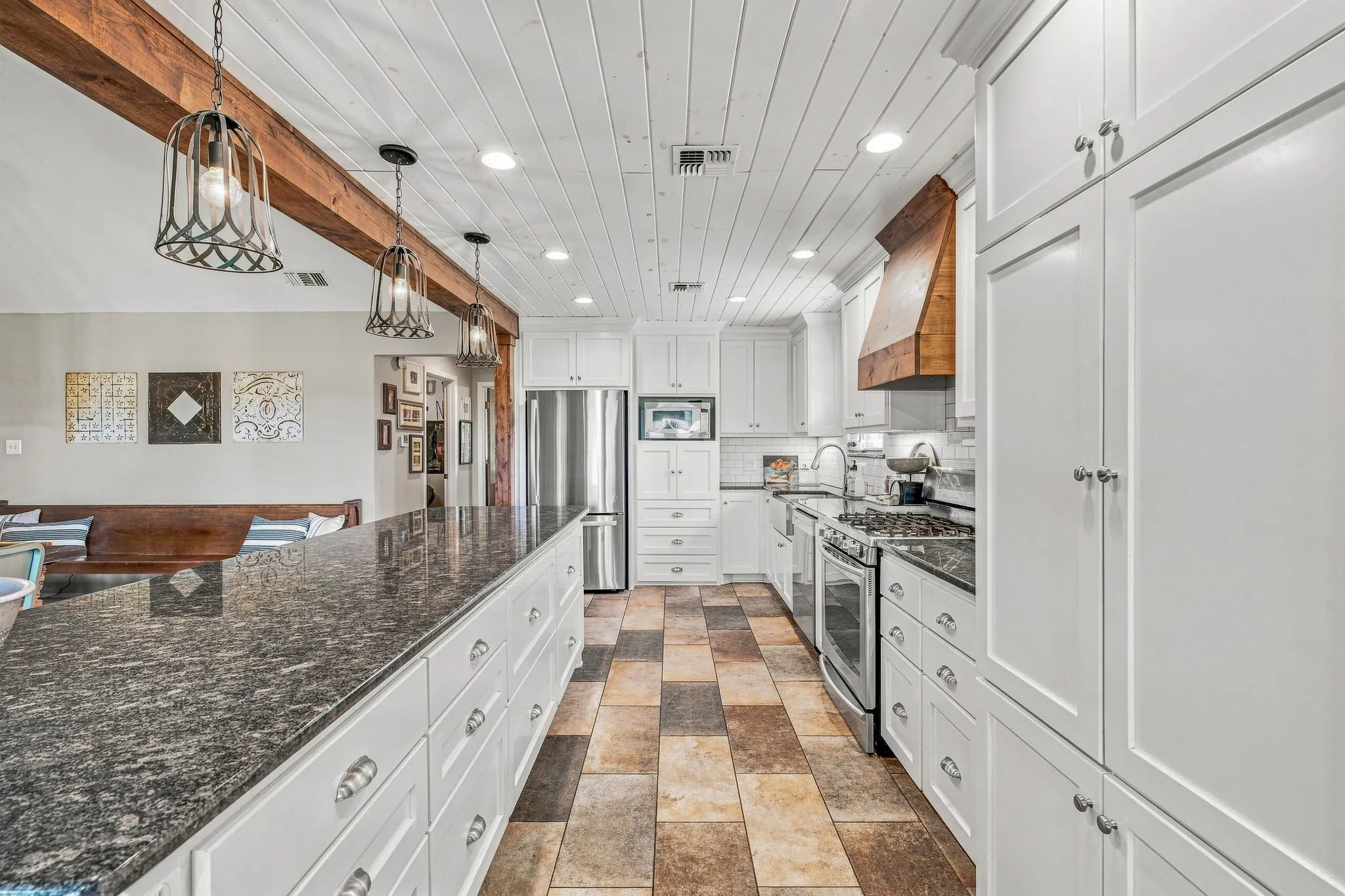 Single Family Residence For Sale in Young County , 136 Chaparral Drive, Graham, Texas 76450, 4 Bedroom, 2 Bathroom, 1 Garage spaces, 2,007 Sqft, built in 1980, mls#21361121, Real Estate Agent in Graham, Homes For Sale in Young county, Homes For Sale in Graham, Realtor in Graham Texas, Real Estate Brokerage Independent Realty Texas, Luminita Cordes Realtor