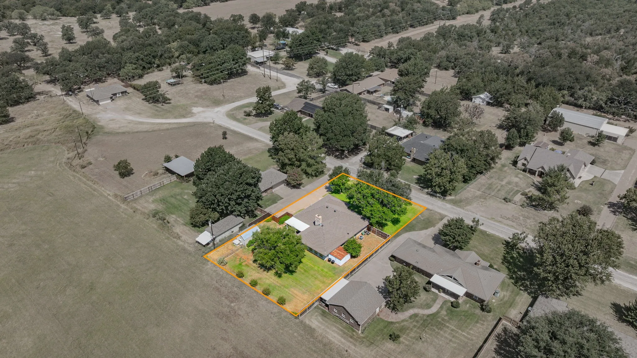 Single Family Residence For Sale in Young County , 136 Chaparral Drive, Graham, Texas 76450, 4 Bedroom, 2 Bathroom, 1 Garage spaces, 2,007 Sqft, built in 1980, mls#21361121, Real Estate Agent in Graham, Homes For Sale in Young county, Homes For Sale in Graham, Realtor in Graham Texas, Real Estate Brokerage Independent Realty Texas, Luminita Cordes Realtor