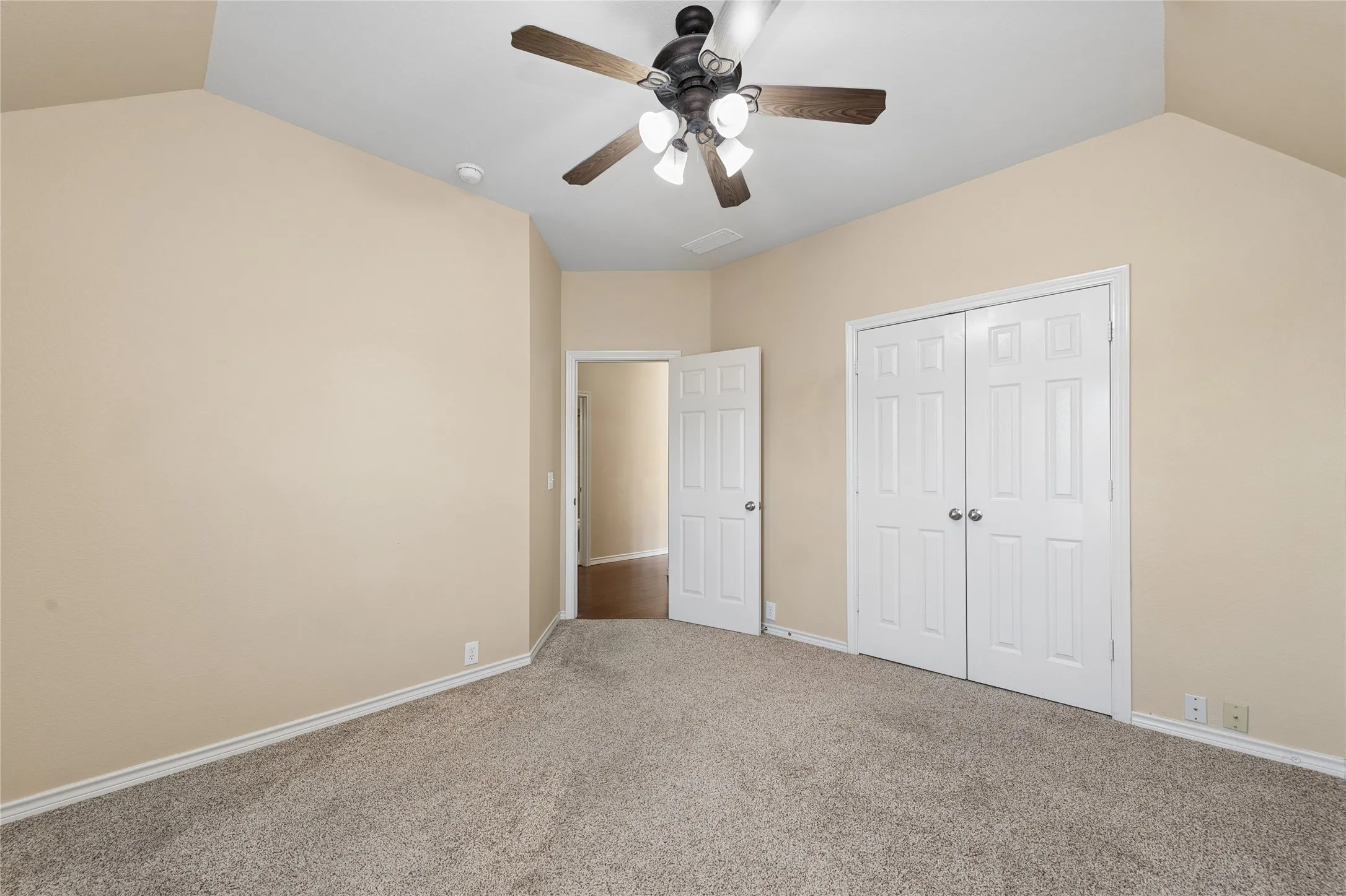 Single Family Residence For Sale in Collin County , 11256 Newgate Drive, Frisco, Texas 75035, 4 Bedroom, 3 Bathroom, 2 Garage spaces, 2,158 Sqft, built in 2003, mls#21364727, Real Estate Agent in Frisco, Homes For Sale in Collin county, Homes For Sale in Frisco, Realtor in Frisco Texas, Real Estate Brokerage Independent Realty Texas, Luminita Cordes Realtor