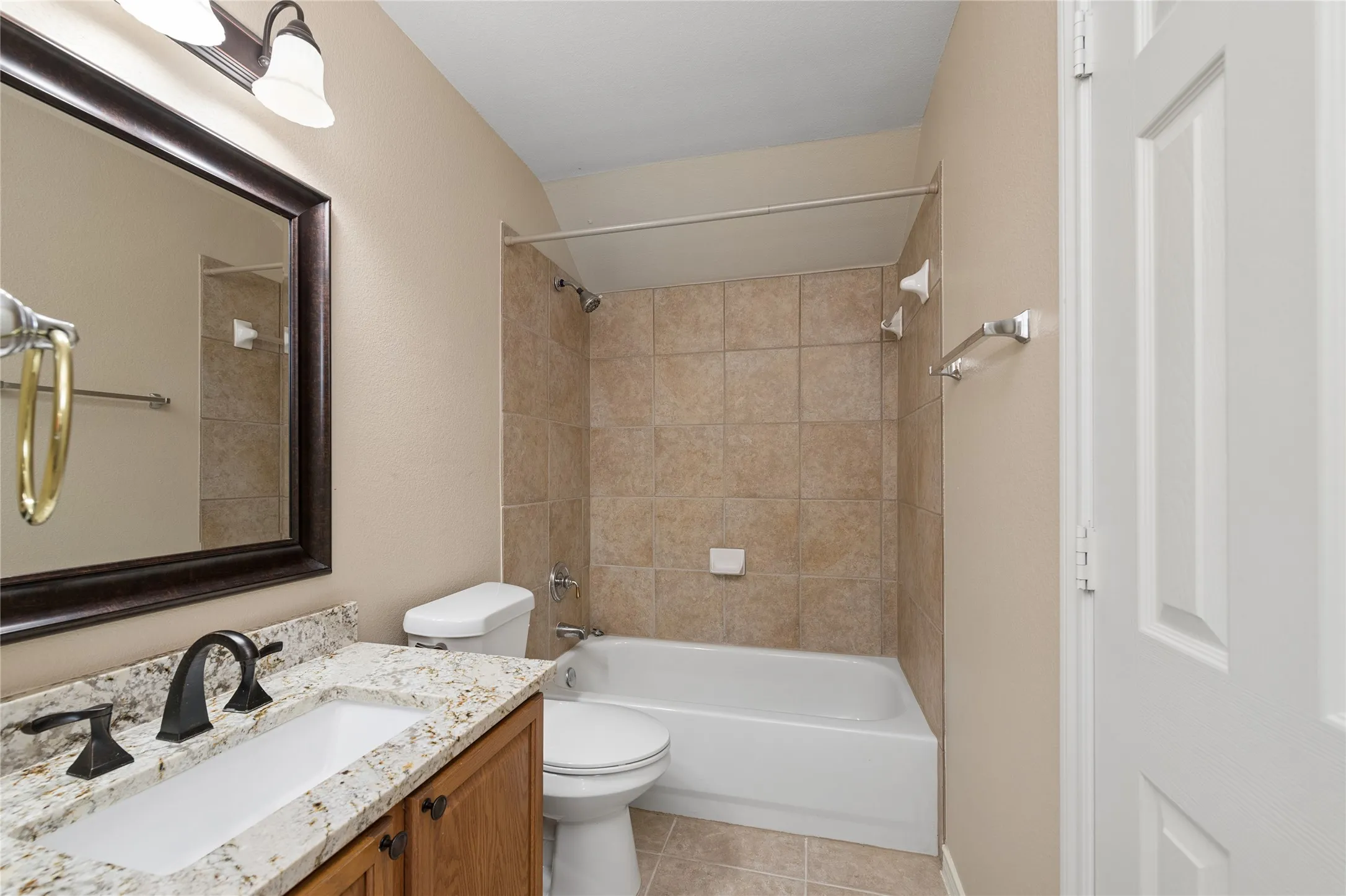 Single Family Residence For Sale in Collin County , 11256 Newgate Drive, Frisco, Texas 75035, 4 Bedroom, 3 Bathroom, 2 Garage spaces, 2,158 Sqft, built in 2003, mls#21364727, Real Estate Agent in Frisco, Homes For Sale in Collin county, Homes For Sale in Frisco, Realtor in Frisco Texas, Real Estate Brokerage Independent Realty Texas, Luminita Cordes Realtor