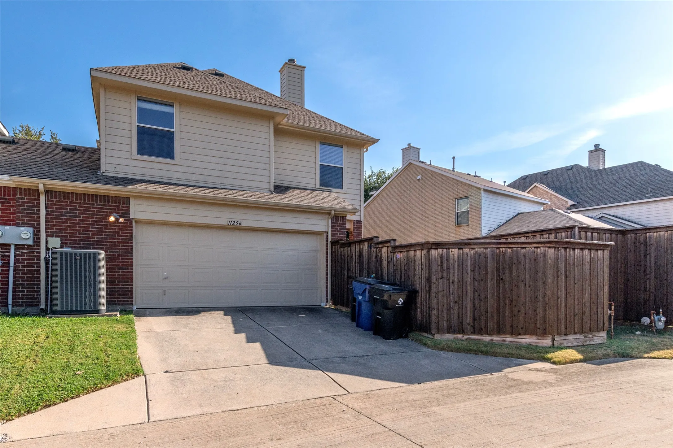 Single Family Residence For Sale in Collin County , 11256 Newgate Drive, Frisco, Texas 75035, 4 Bedroom, 3 Bathroom, 2 Garage spaces, 2,158 Sqft, built in 2003, mls#21364727, Real Estate Agent in Frisco, Homes For Sale in Collin county, Homes For Sale in Frisco, Realtor in Frisco Texas, Real Estate Brokerage Independent Realty Texas, Luminita Cordes Realtor