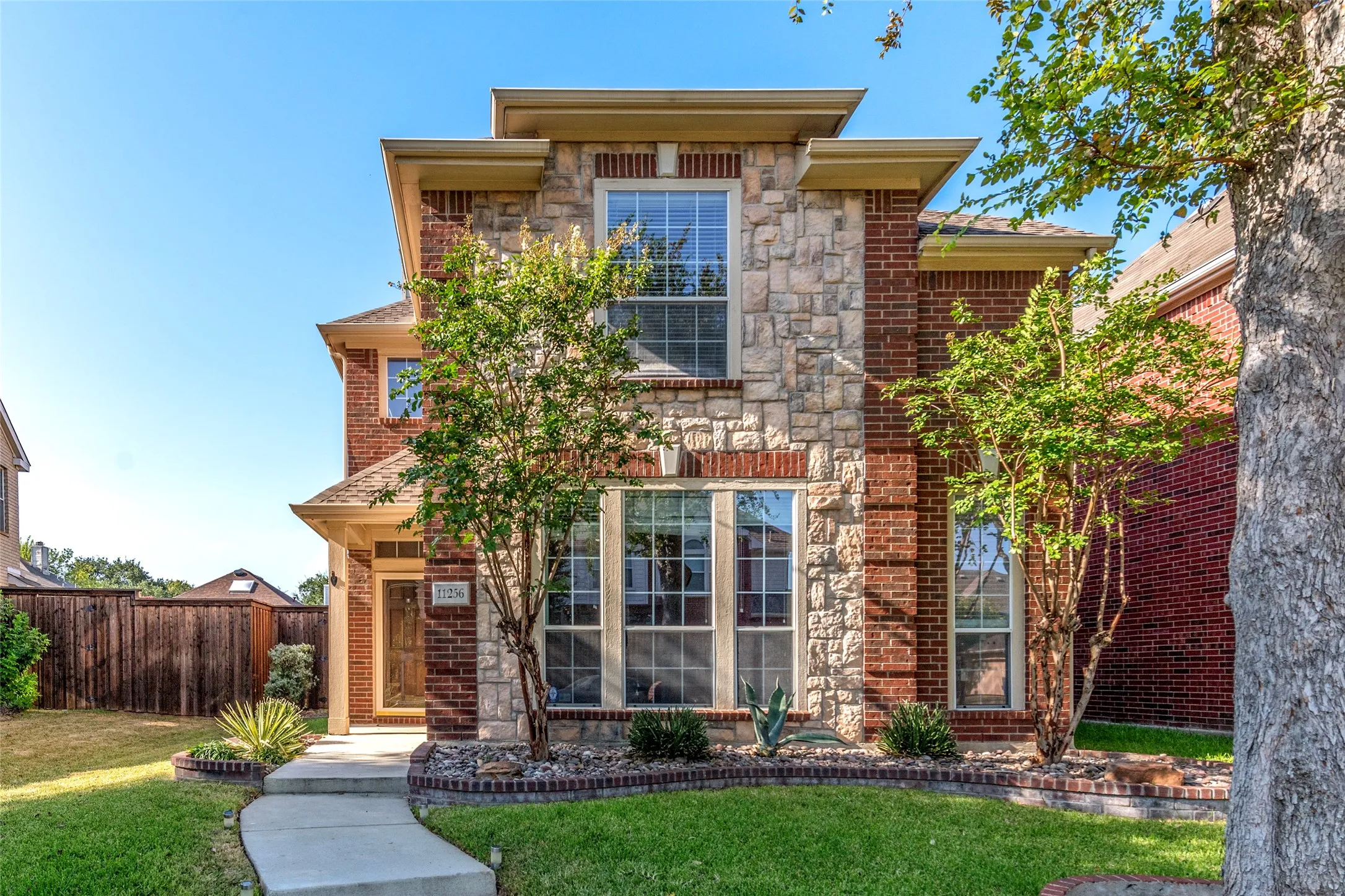 Single Family Residence For Sale in Collin County , 11256 Newgate Drive, Frisco, Texas 75035, 4 Bedroom, 3 Bathroom, 2 Garage spaces, 2,158 Sqft, built in 2003, mls#21364727, Real Estate Agent in Frisco, Homes For Sale in Collin county, Homes For Sale in Frisco, Realtor in Frisco Texas, Real Estate Brokerage Independent Realty Texas, Luminita Cordes Realtor