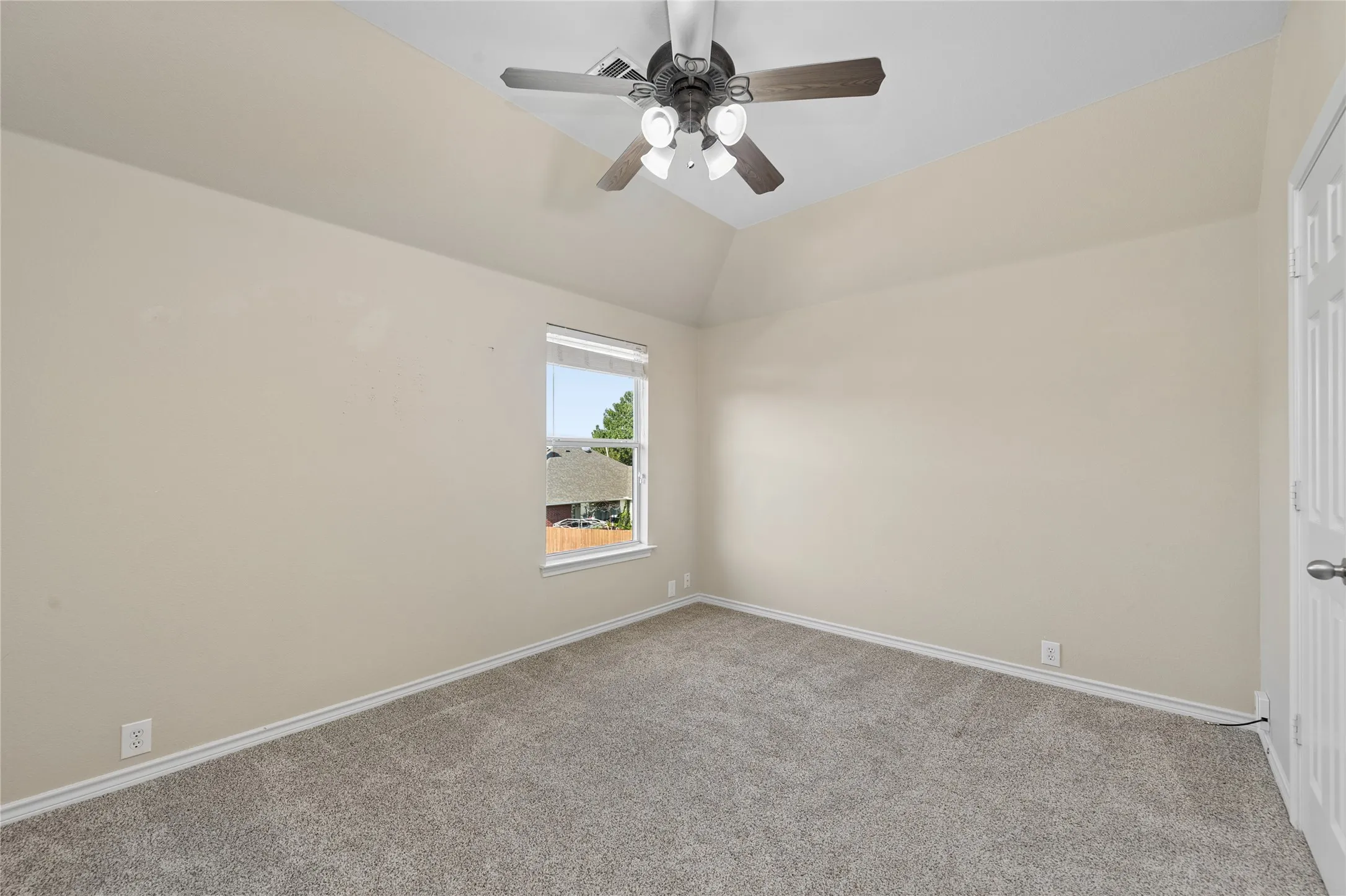 Single Family Residence For Sale in Collin County , 11256 Newgate Drive, Frisco, Texas 75035, 4 Bedroom, 3 Bathroom, 2 Garage spaces, 2,158 Sqft, built in 2003, mls#21364727, Real Estate Agent in Frisco, Homes For Sale in Collin county, Homes For Sale in Frisco, Realtor in Frisco Texas, Real Estate Brokerage Independent Realty Texas, Luminita Cordes Realtor