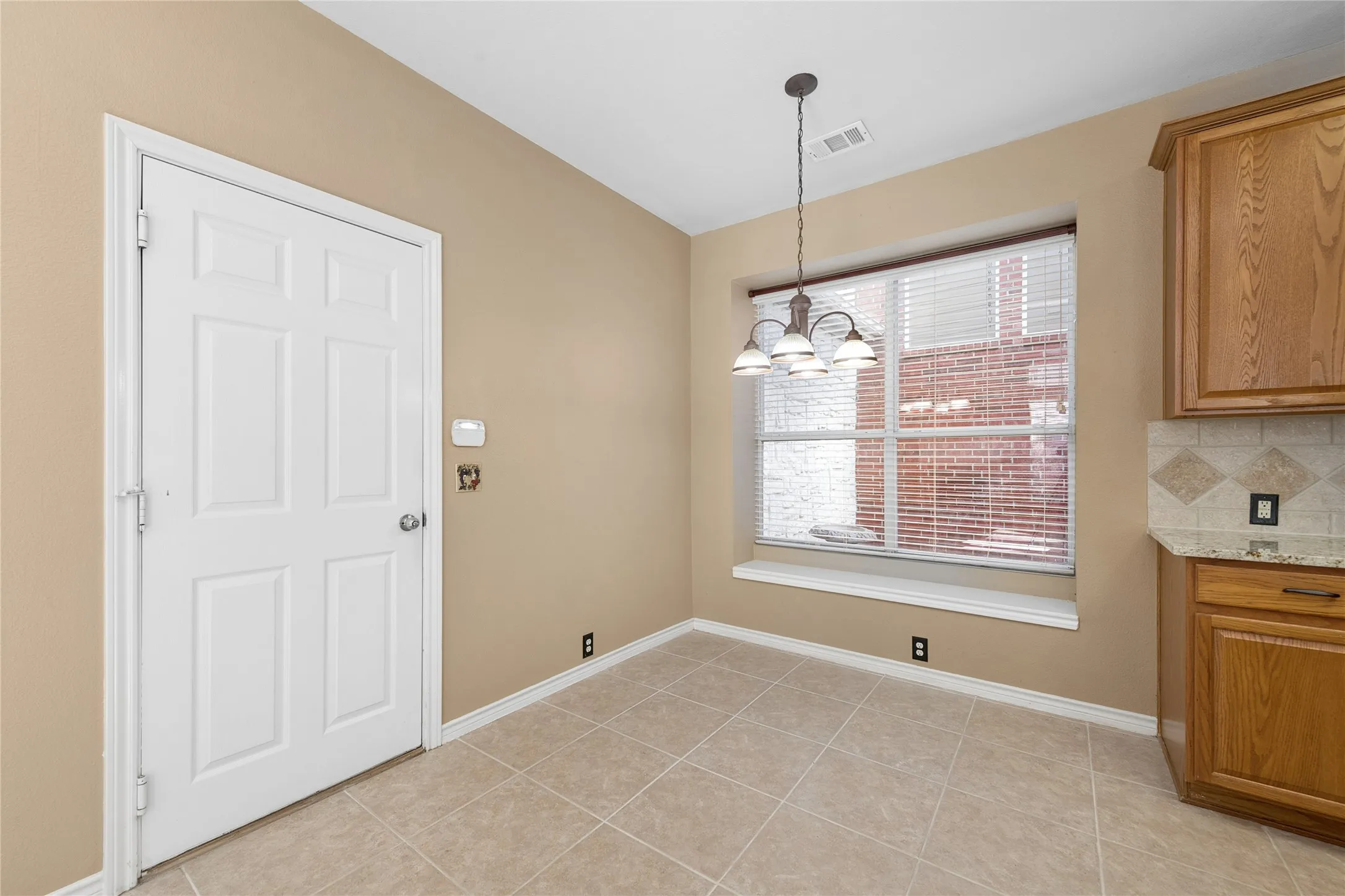 Single Family Residence For Sale in Collin County , 11256 Newgate Drive, Frisco, Texas 75035, 4 Bedroom, 3 Bathroom, 2 Garage spaces, 2,158 Sqft, built in 2003, mls#21364727, Real Estate Agent in Frisco, Homes For Sale in Collin county, Homes For Sale in Frisco, Realtor in Frisco Texas, Real Estate Brokerage Independent Realty Texas, Luminita Cordes Realtor