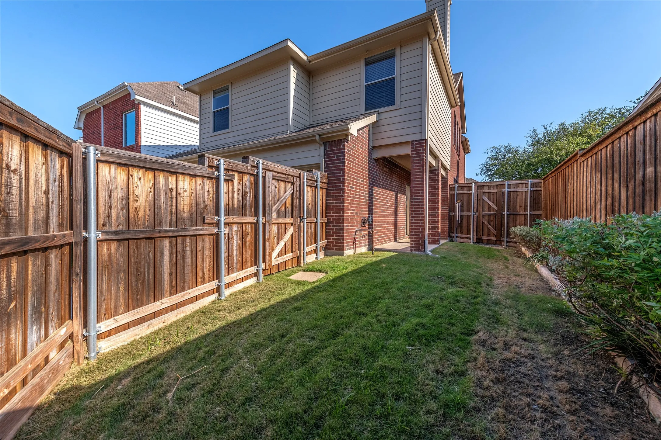 Single Family Residence For Sale in Collin County , 11256 Newgate Drive, Frisco, Texas 75035, 4 Bedroom, 3 Bathroom, 2 Garage spaces, 2,158 Sqft, built in 2003, mls#21364727, Real Estate Agent in Frisco, Homes For Sale in Collin county, Homes For Sale in Frisco, Realtor in Frisco Texas, Real Estate Brokerage Independent Realty Texas, Luminita Cordes Realtor