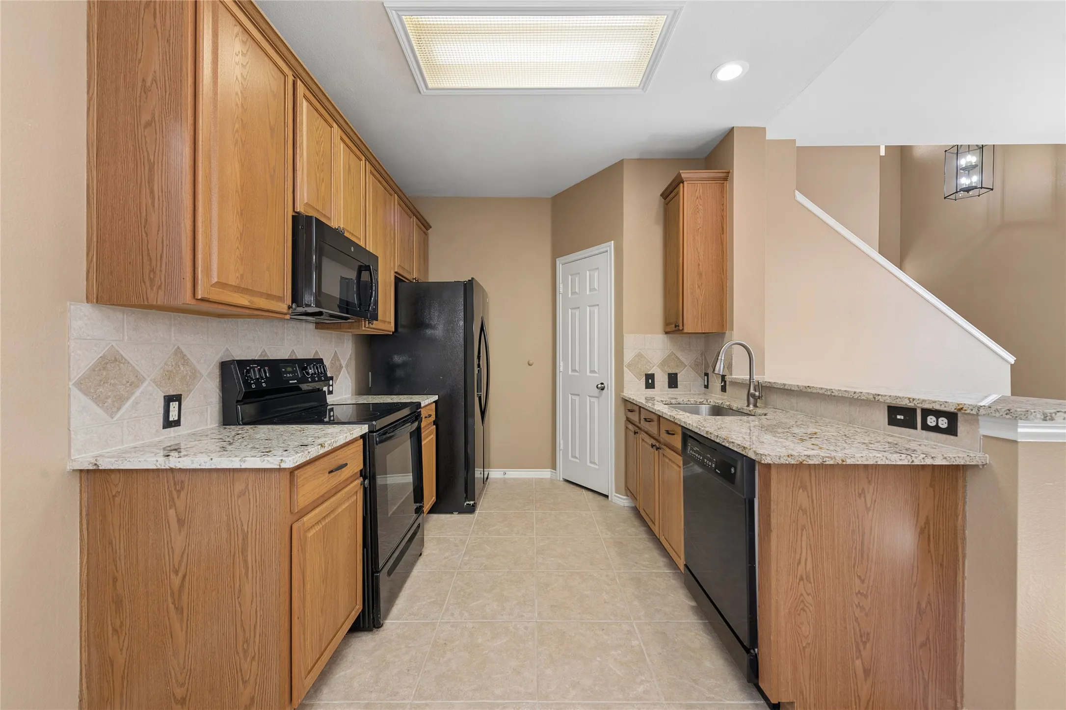 Single Family Residence For Sale in Collin County , 11256 Newgate Drive, Frisco, Texas 75035, 4 Bedroom, 3 Bathroom, 2 Garage spaces, 2,158 Sqft, built in 2003, mls#21364727, Real Estate Agent in Frisco, Homes For Sale in Collin county, Homes For Sale in Frisco, Realtor in Frisco Texas, Real Estate Brokerage Independent Realty Texas, Luminita Cordes Realtor