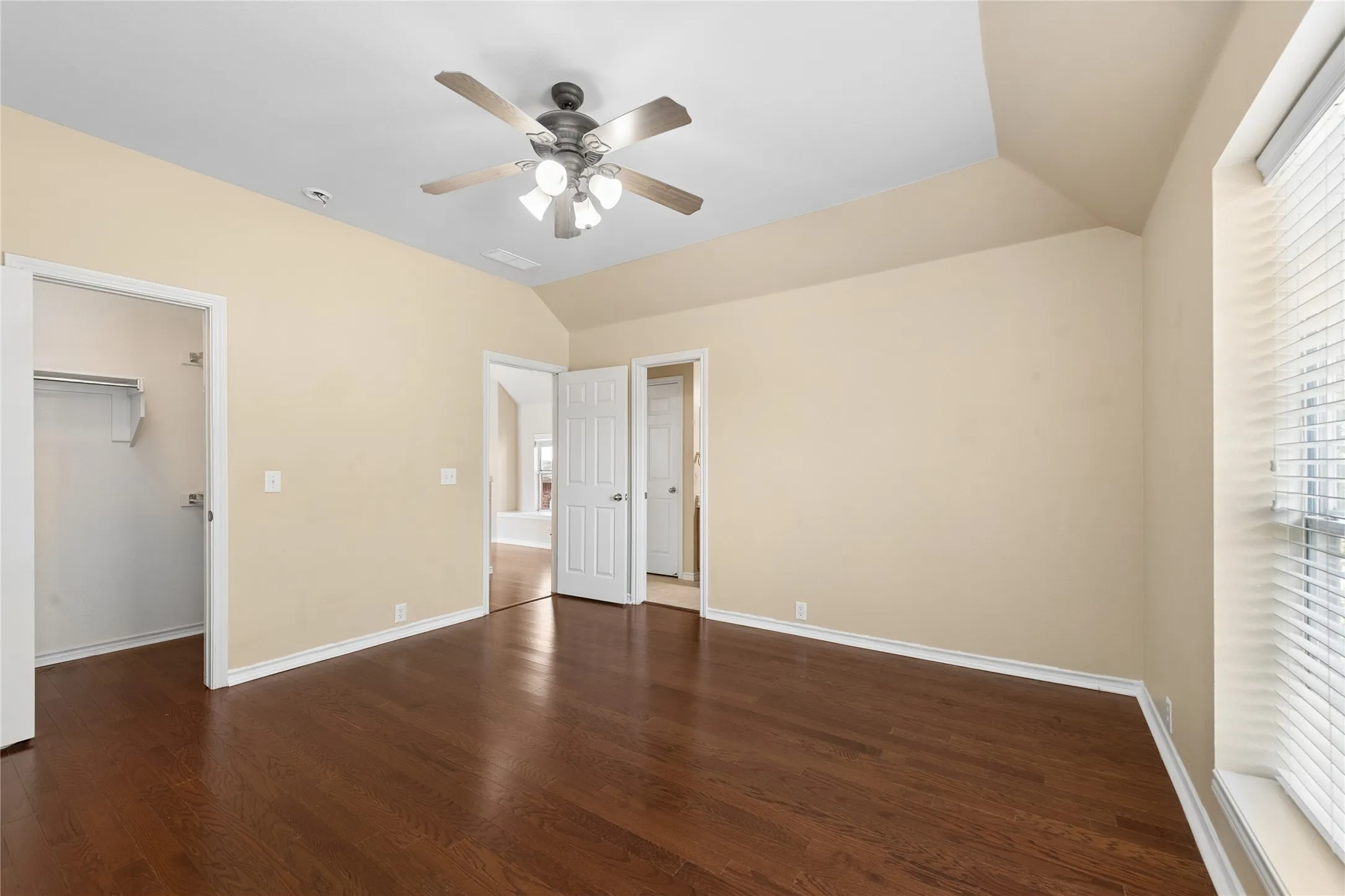 Single Family Residence For Sale in Collin County , 11256 Newgate Drive, Frisco, Texas 75035, 4 Bedroom, 3 Bathroom, 2 Garage spaces, 2,158 Sqft, built in 2003, mls#21364727, Real Estate Agent in Frisco, Homes For Sale in Collin county, Homes For Sale in Frisco, Realtor in Frisco Texas, Real Estate Brokerage Independent Realty Texas, Luminita Cordes Realtor