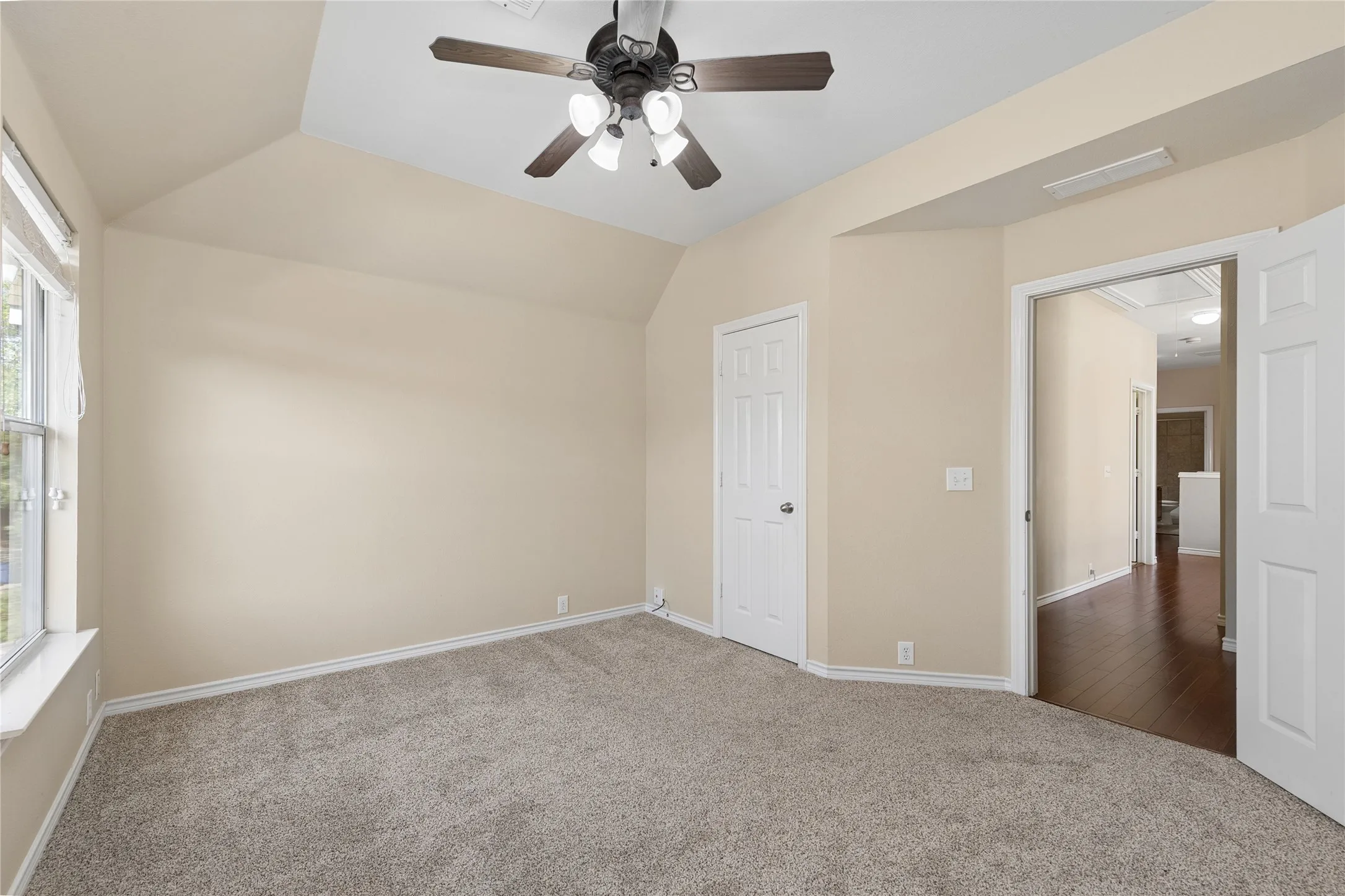 Single Family Residence For Sale in Collin County , 11256 Newgate Drive, Frisco, Texas 75035, 4 Bedroom, 3 Bathroom, 2 Garage spaces, 2,158 Sqft, built in 2003, mls#21364727, Real Estate Agent in Frisco, Homes For Sale in Collin county, Homes For Sale in Frisco, Realtor in Frisco Texas, Real Estate Brokerage Independent Realty Texas, Luminita Cordes Realtor