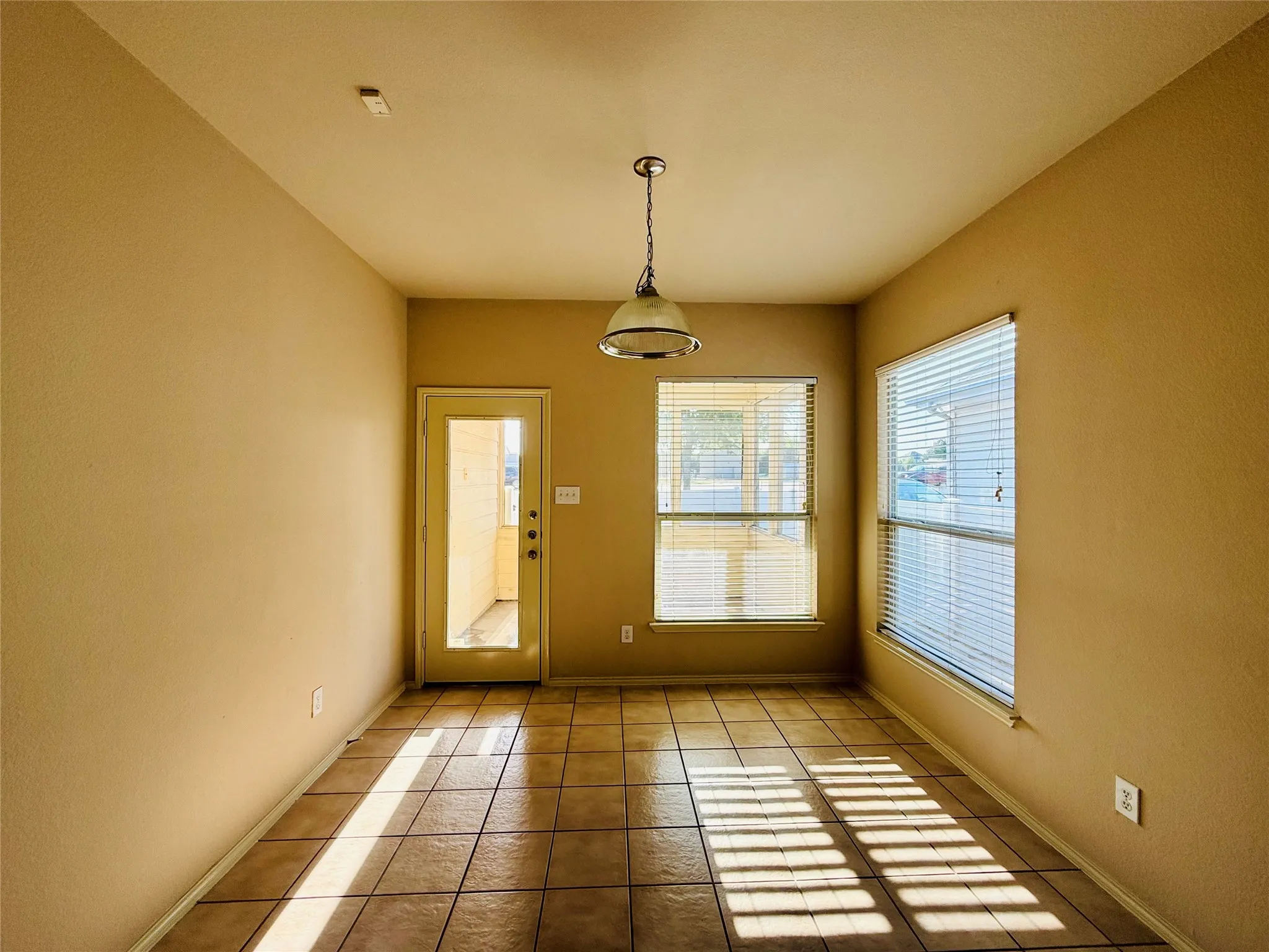 Single Family Residence For Sale in Denton County , 1645 Cambridge Drive, Providence Village, Texas 76227, 3 Bedroom, 2 Bathroom, 2 Garage spaces, 1,372 Sqft, built in 2005, mls#21363548, Real Estate Agent in Providence Village, Homes For Sale in Denton county, Homes For Sale in Providence Village, Realtor in Providence Village Texas, Real Estate Brokerage Independent Realty Texas, Luminita Cordes Realtor