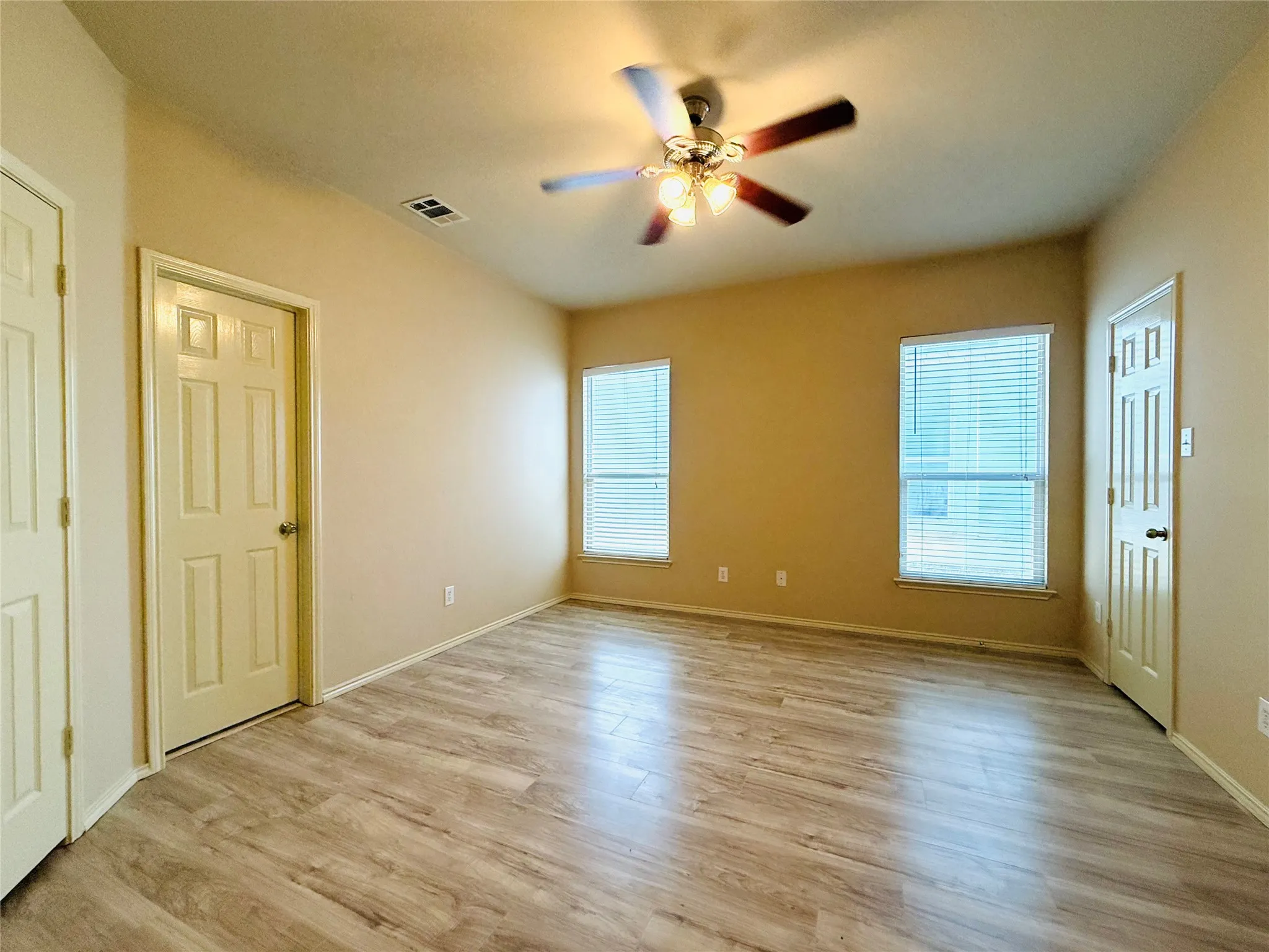 Single Family Residence For Sale in Denton County , 1645 Cambridge Drive, Providence Village, Texas 76227, 3 Bedroom, 2 Bathroom, 2 Garage spaces, 1,372 Sqft, built in 2005, mls#21363548, Real Estate Agent in Providence Village, Homes For Sale in Denton county, Homes For Sale in Providence Village, Realtor in Providence Village Texas, Real Estate Brokerage Independent Realty Texas, Luminita Cordes Realtor