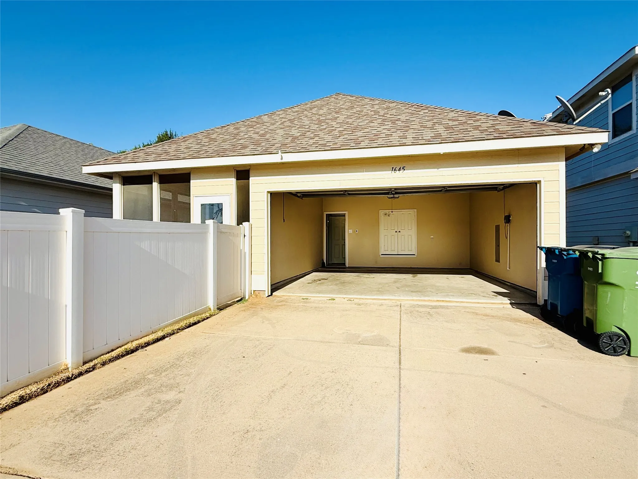 Single Family Residence For Sale in Denton County , 1645 Cambridge Drive, Providence Village, Texas 76227, 3 Bedroom, 2 Bathroom, 2 Garage spaces, 1,372 Sqft, built in 2005, mls#21363548, Real Estate Agent in Providence Village, Homes For Sale in Denton county, Homes For Sale in Providence Village, Realtor in Providence Village Texas, Real Estate Brokerage Independent Realty Texas, Luminita Cordes Realtor