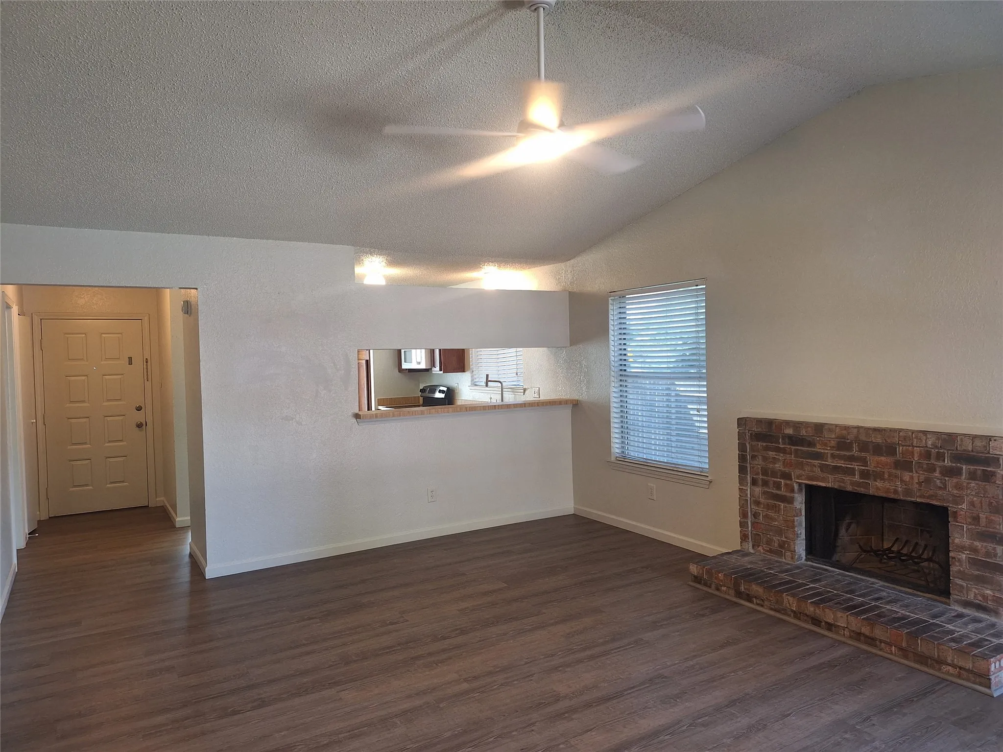 Duplex For Rent in Dallas County , 3946 Queens Court, Garland, Texas 75043, 3 Bedroom, 2 Bathroom, Garage spaces, 1,057 Sqft, built in 1984, mls#21364777, Real Estate Agent in Garland, Homes For Rent in Dallas county, Homes For Rent in Garland, Realtor in Garland Texas, Real Estate Brokerage Independent Realty Texas, Luminita Cordes Realtor