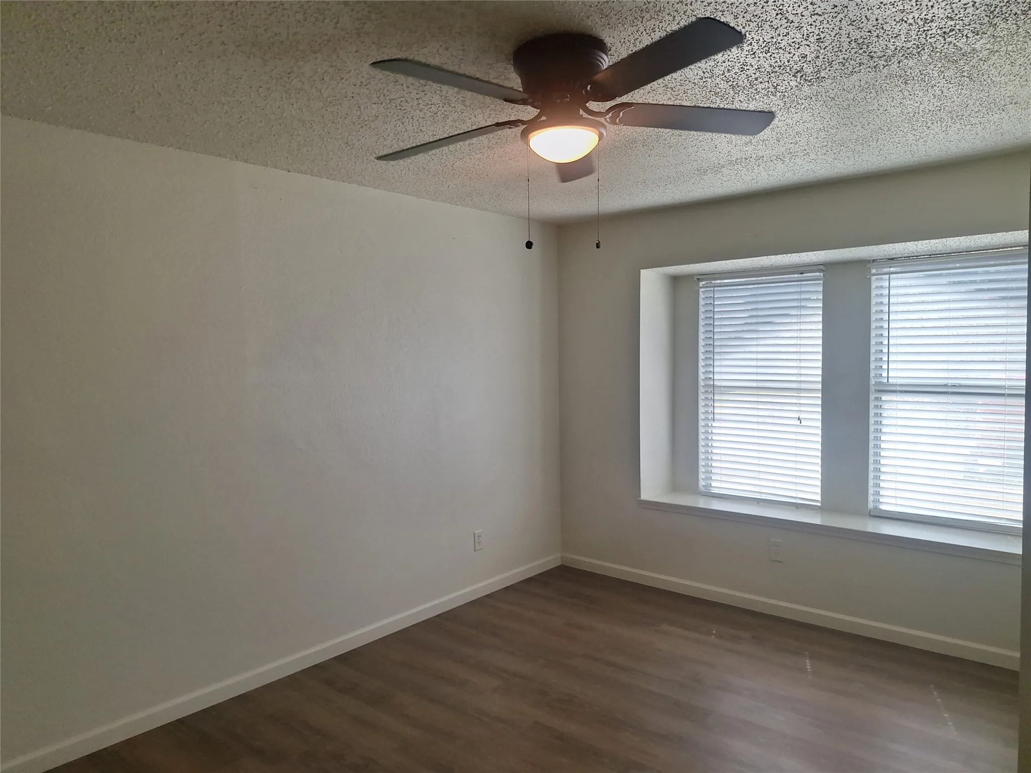 Duplex For Rent in Dallas County , 3946 Queens Court, Garland, Texas 75043, 3 Bedroom, 2 Bathroom, Garage spaces, 1,057 Sqft, built in 1984, mls#21364777, Real Estate Agent in Garland, Homes For Rent in Dallas county, Homes For Rent in Garland, Realtor in Garland Texas, Real Estate Brokerage Independent Realty Texas, Luminita Cordes Realtor
