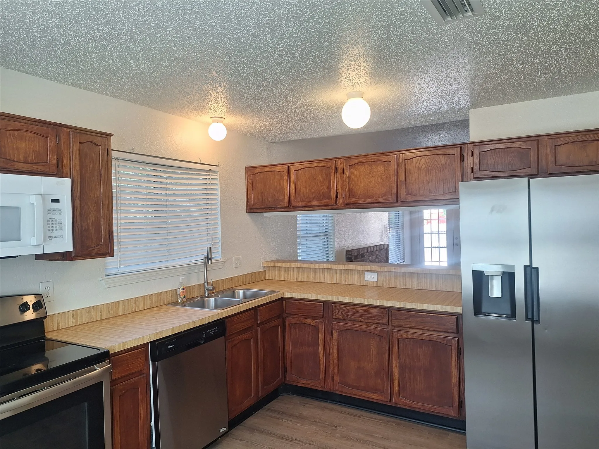 Duplex For Rent in Dallas County , 3946 Queens Court, Garland, Texas 75043, 3 Bedroom, 2 Bathroom, Garage spaces, 1,057 Sqft, built in 1984, mls#21364777, Real Estate Agent in Garland, Homes For Rent in Dallas county, Homes For Rent in Garland, Realtor in Garland Texas, Real Estate Brokerage Independent Realty Texas, Luminita Cordes Realtor
