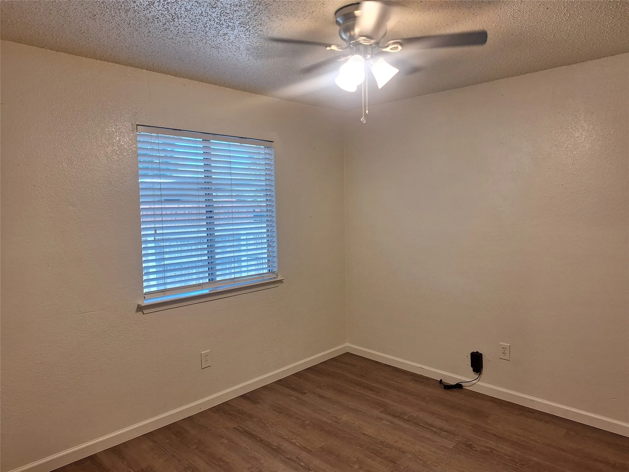 Duplex For Rent in Dallas County , 3946 Queens Court, Garland, Texas 75043, 3 Bedroom, 2 Bathroom, Garage spaces, 1,057 Sqft, built in 1984, mls#21364777, Real Estate Agent in Garland, Homes For Rent in Dallas county, Homes For Rent in Garland, Realtor in Garland Texas, Real Estate Brokerage Independent Realty Texas, Luminita Cordes Realtor