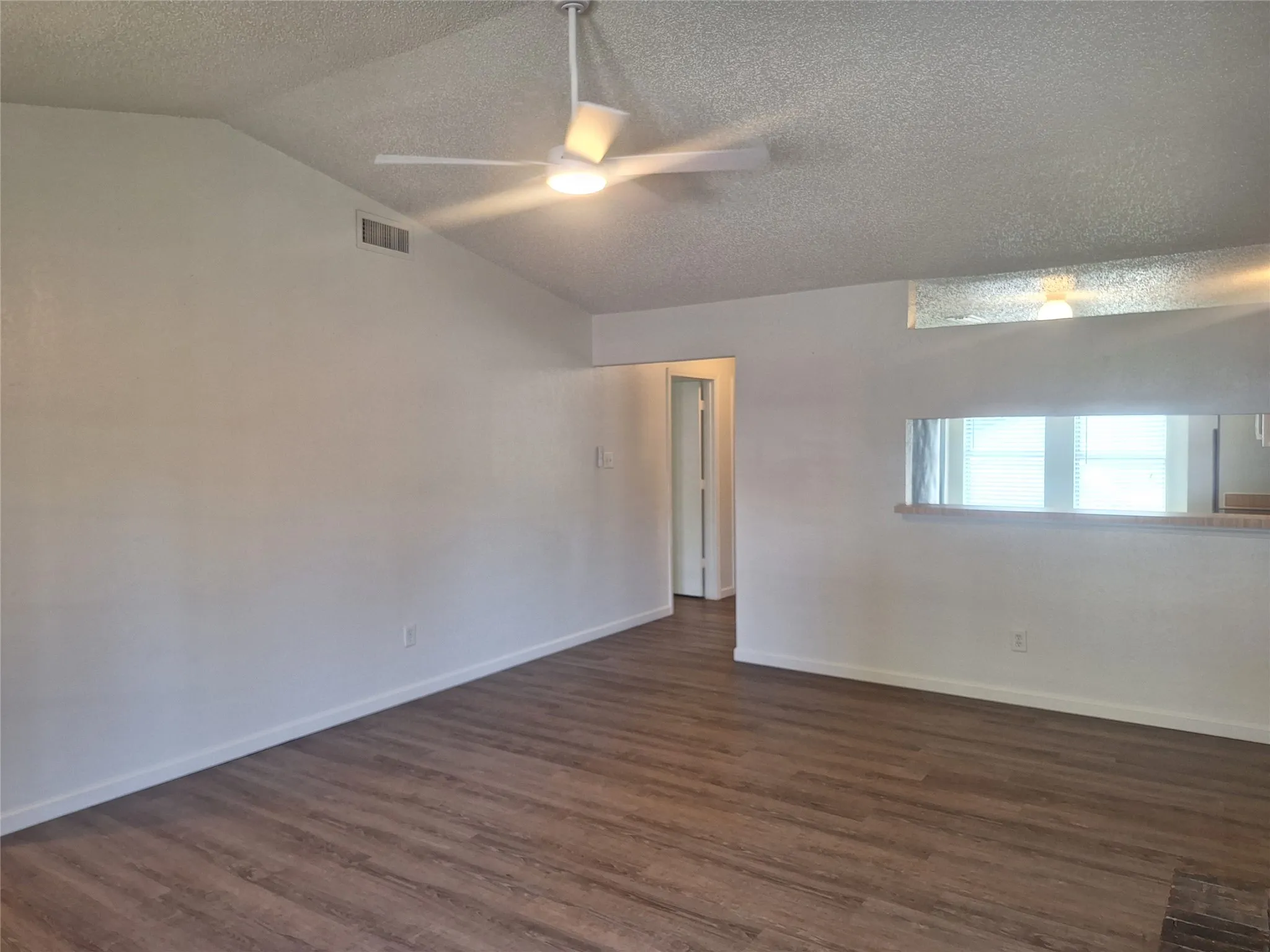 Duplex For Rent in Dallas County , 3946 Queens Court, Garland, Texas 75043, 3 Bedroom, 2 Bathroom, Garage spaces, 1,057 Sqft, built in 1984, mls#21364777, Real Estate Agent in Garland, Homes For Rent in Dallas county, Homes For Rent in Garland, Realtor in Garland Texas, Real Estate Brokerage Independent Realty Texas, Luminita Cordes Realtor