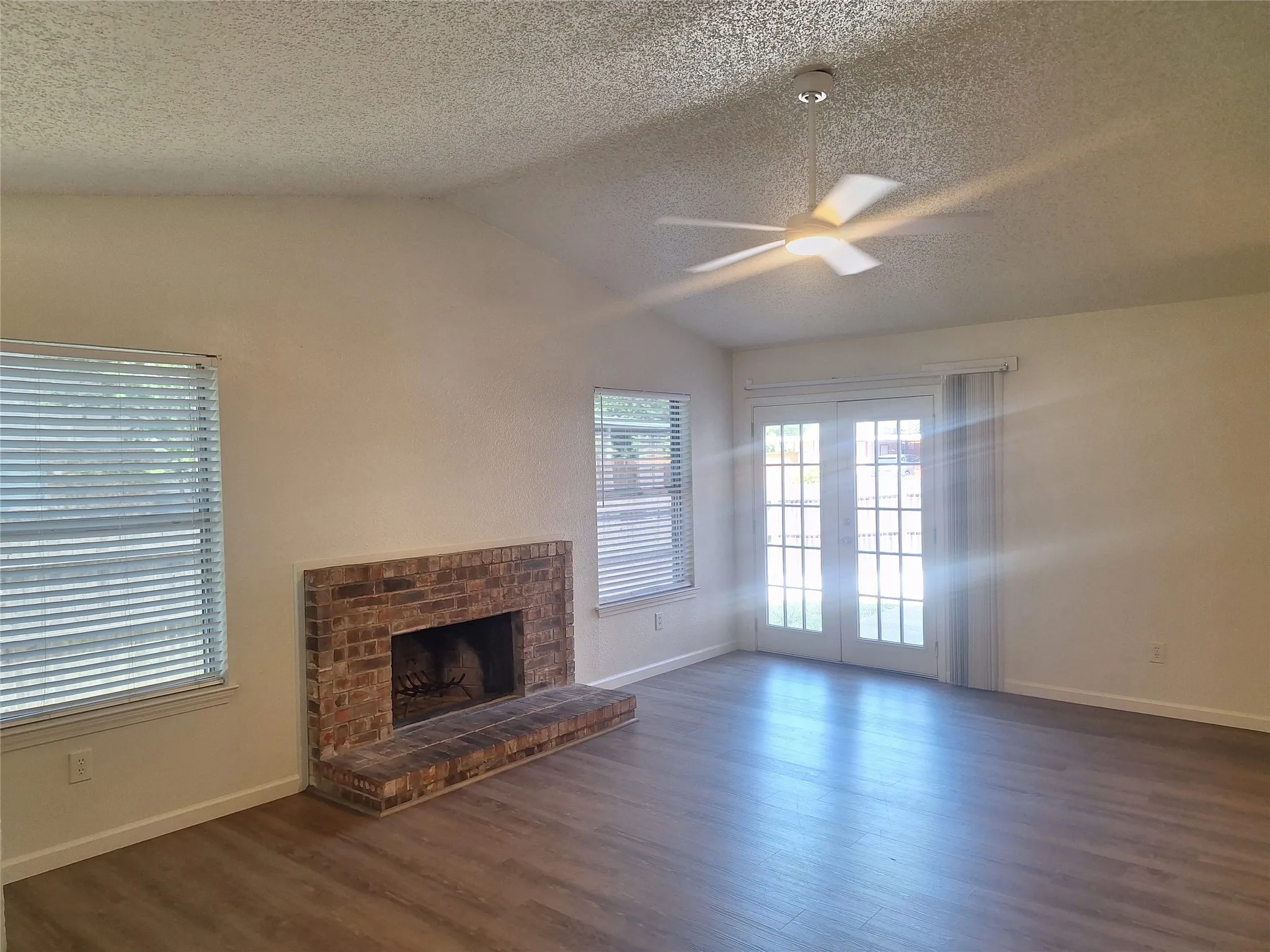 Duplex For Rent in Dallas County , 3946 Queens Court, Garland, Texas 75043, 3 Bedroom, 2 Bathroom, Garage spaces, 1,057 Sqft, built in 1984, mls#21364777, Real Estate Agent in Garland, Homes For Rent in Dallas county, Homes For Rent in Garland, Realtor in Garland Texas, Real Estate Brokerage Independent Realty Texas, Luminita Cordes Realtor