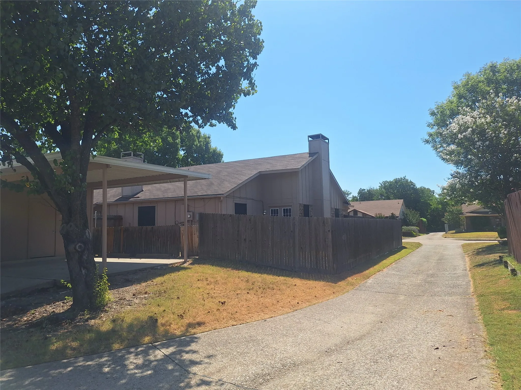 Duplex For Rent in Dallas County , 3946 Queens Court, Garland, Texas 75043, 3 Bedroom, 2 Bathroom, Garage spaces, 1,057 Sqft, built in 1984, mls#21364777, Real Estate Agent in Garland, Homes For Rent in Dallas county, Homes For Rent in Garland, Realtor in Garland Texas, Real Estate Brokerage Independent Realty Texas, Luminita Cordes Realtor