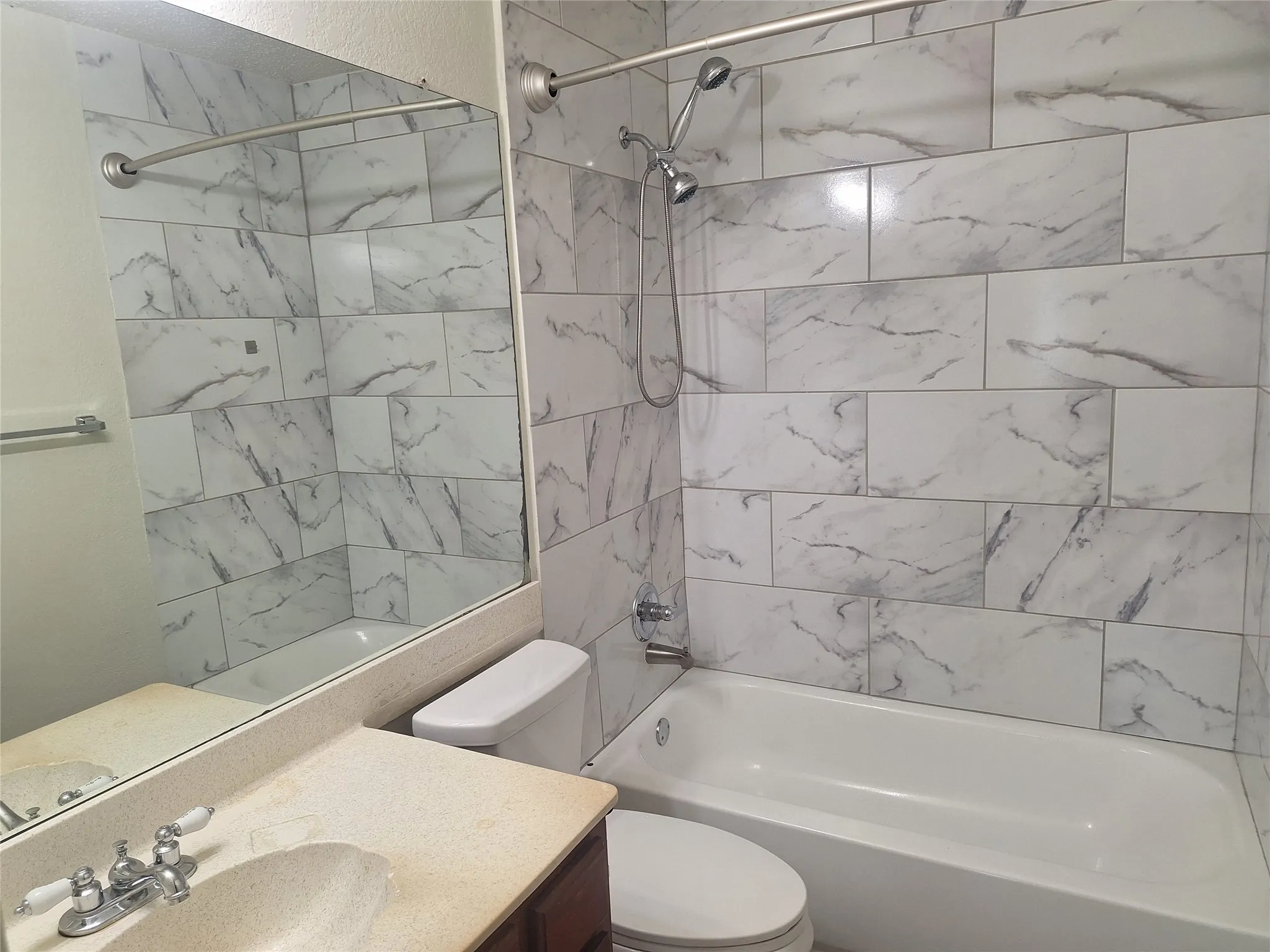 Duplex For Rent in Dallas County , 3946 Queens Court, Garland, Texas 75043, 3 Bedroom, 2 Bathroom, Garage spaces, 1,057 Sqft, built in 1984, mls#21364777, Real Estate Agent in Garland, Homes For Rent in Dallas county, Homes For Rent in Garland, Realtor in Garland Texas, Real Estate Brokerage Independent Realty Texas, Luminita Cordes Realtor