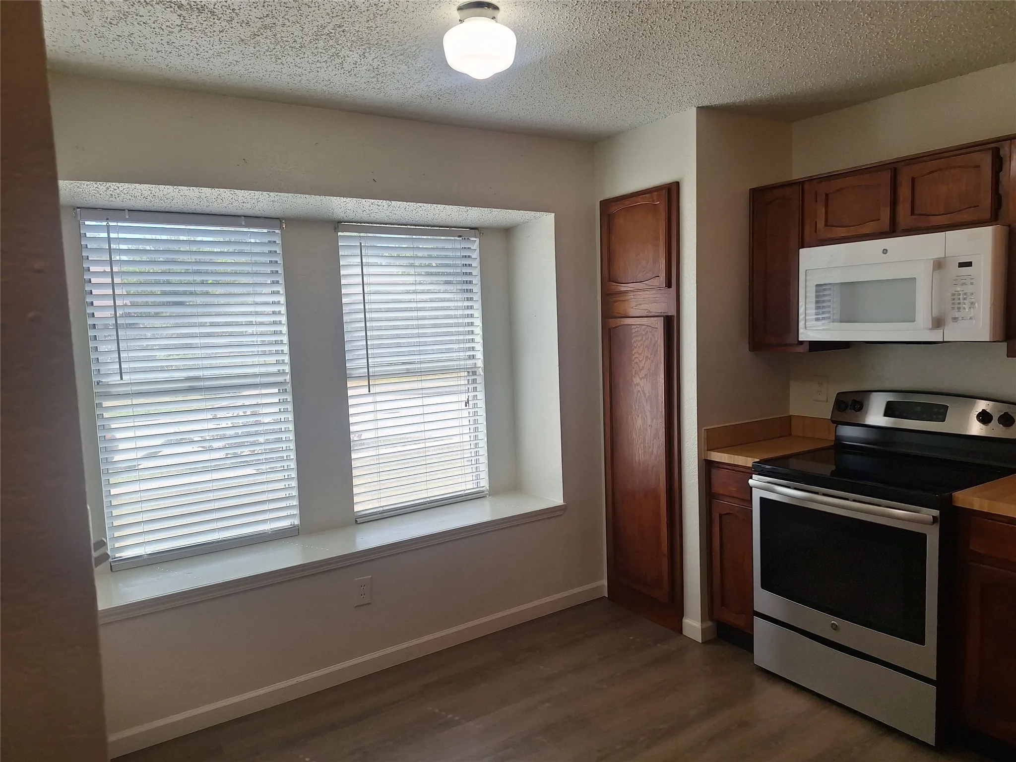 Duplex For Rent in Dallas County , 3946 Queens Court, Garland, Texas 75043, 3 Bedroom, 2 Bathroom, Garage spaces, 1,057 Sqft, built in 1984, mls#21364777, Real Estate Agent in Garland, Homes For Rent in Dallas county, Homes For Rent in Garland, Realtor in Garland Texas, Real Estate Brokerage Independent Realty Texas, Luminita Cordes Realtor