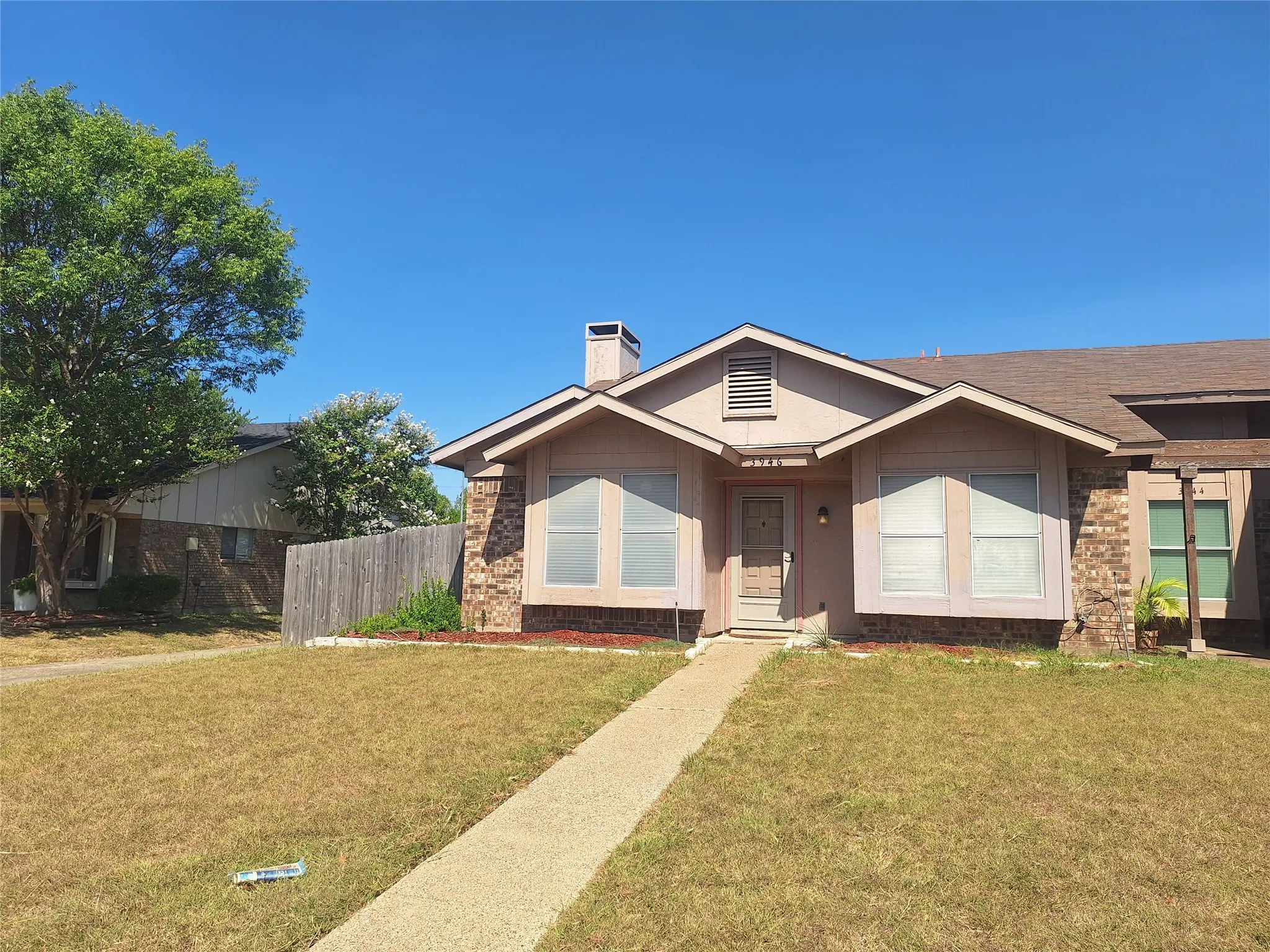 Duplex For Rent in Dallas County , 3946 Queens Court, Garland, Texas 75043, 3 Bedroom, 2 Bathroom, Garage spaces, 1,057 Sqft, built in 1984, mls#21364777, Real Estate Agent in Garland, Homes For Rent in Dallas county, Homes For Rent in Garland, Realtor in Garland Texas, Real Estate Brokerage Independent Realty Texas, Luminita Cordes Realtor
