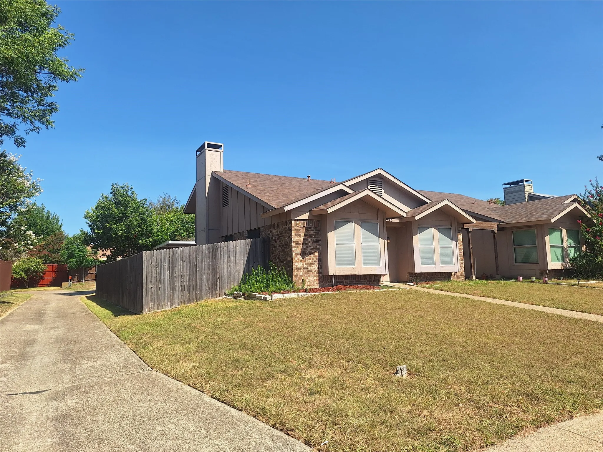 Duplex For Rent in Dallas County , 3946 Queens Court, Garland, Texas 75043, 3 Bedroom, 2 Bathroom, Garage spaces, 1,057 Sqft, built in 1984, mls#21364777, Real Estate Agent in Garland, Homes For Rent in Dallas county, Homes For Rent in Garland, Realtor in Garland Texas, Real Estate Brokerage Independent Realty Texas, Luminita Cordes Realtor