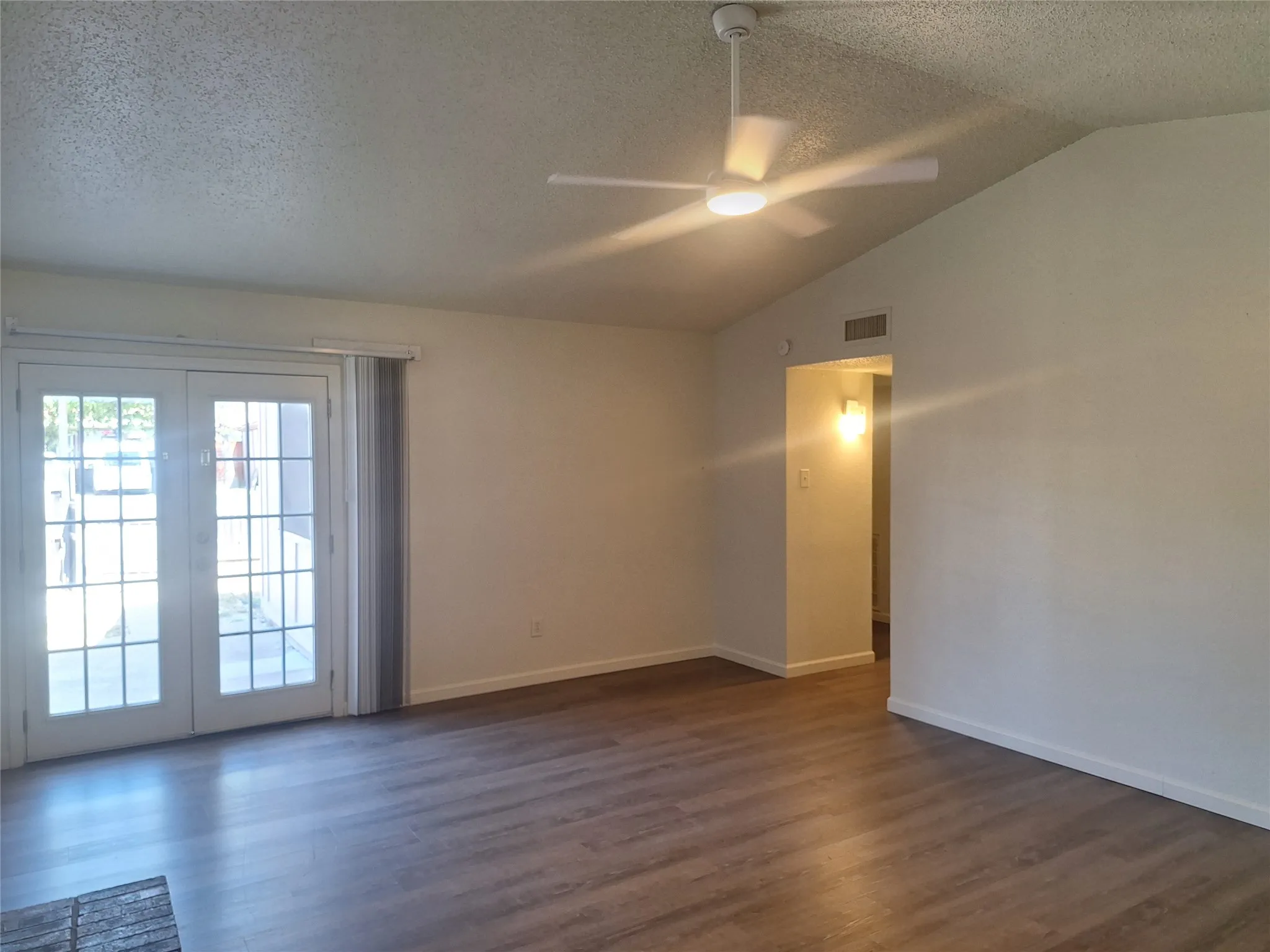 Duplex For Rent in Dallas County , 3946 Queens Court, Garland, Texas 75043, 3 Bedroom, 2 Bathroom, Garage spaces, 1,057 Sqft, built in 1984, mls#21364777, Real Estate Agent in Garland, Homes For Rent in Dallas county, Homes For Rent in Garland, Realtor in Garland Texas, Real Estate Brokerage Independent Realty Texas, Luminita Cordes Realtor