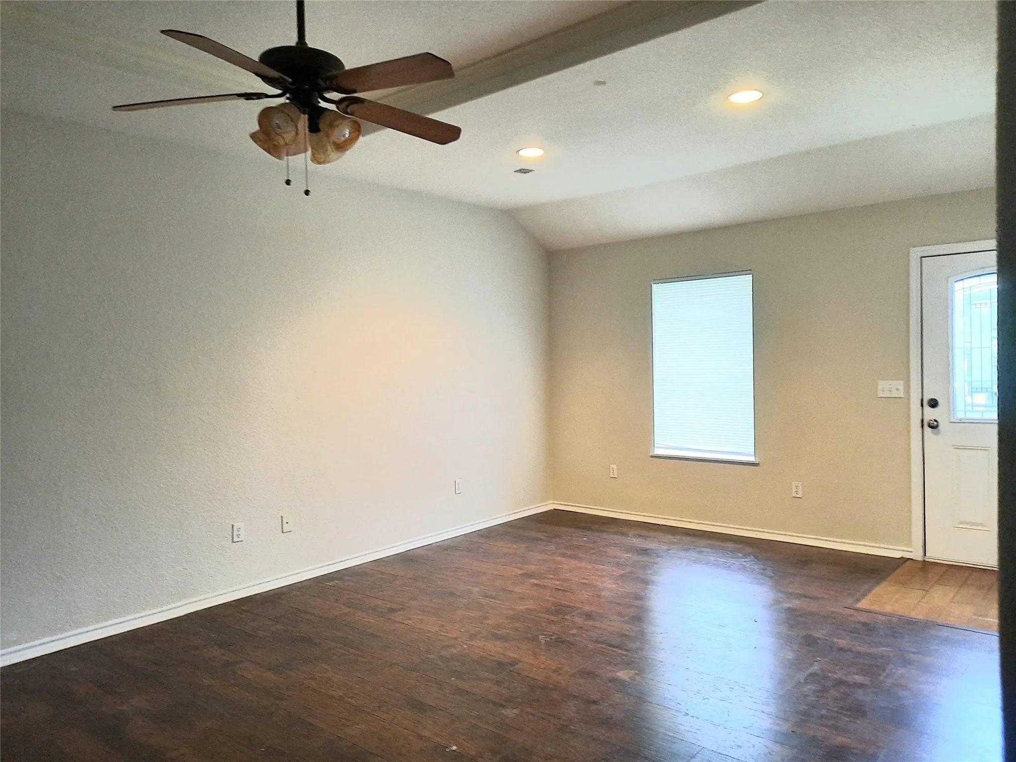 Triplex For Rent in Parker County , 905 Sloan Street, Weatherford, Texas 76086, 2 Bedroom, 2 Bathroom, Garage spaces, 1,100 Sqft, built in 2004, mls#21364780, Real Estate Agent in Weatherford, Homes For Rent in Parker county, Homes For Rent in Weatherford, Realtor in Weatherford Texas, Real Estate Brokerage Independent Realty Texas, Luminita Cordes Realtor