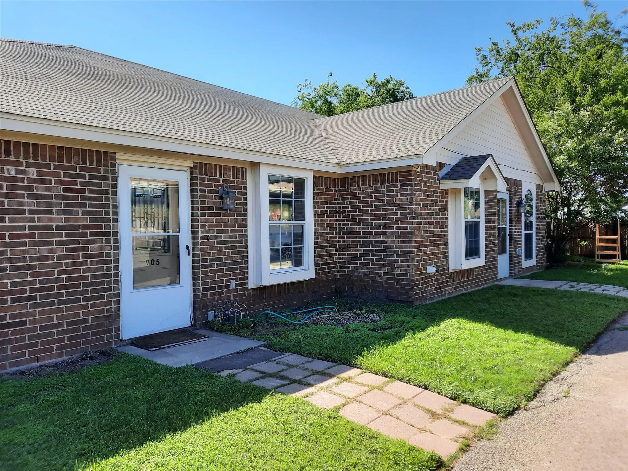 Triplex For Rent in Parker County , 905 Sloan Street, Weatherford, Texas 76086, 2 Bedroom, 2 Bathroom, Garage spaces, 1,100 Sqft, built in 2004, mls#21364780, Real Estate Agent in Weatherford, Homes For Rent in Parker county, Homes For Rent in Weatherford, Realtor in Weatherford Texas, Real Estate Brokerage Independent Realty Texas, Luminita Cordes Realtor