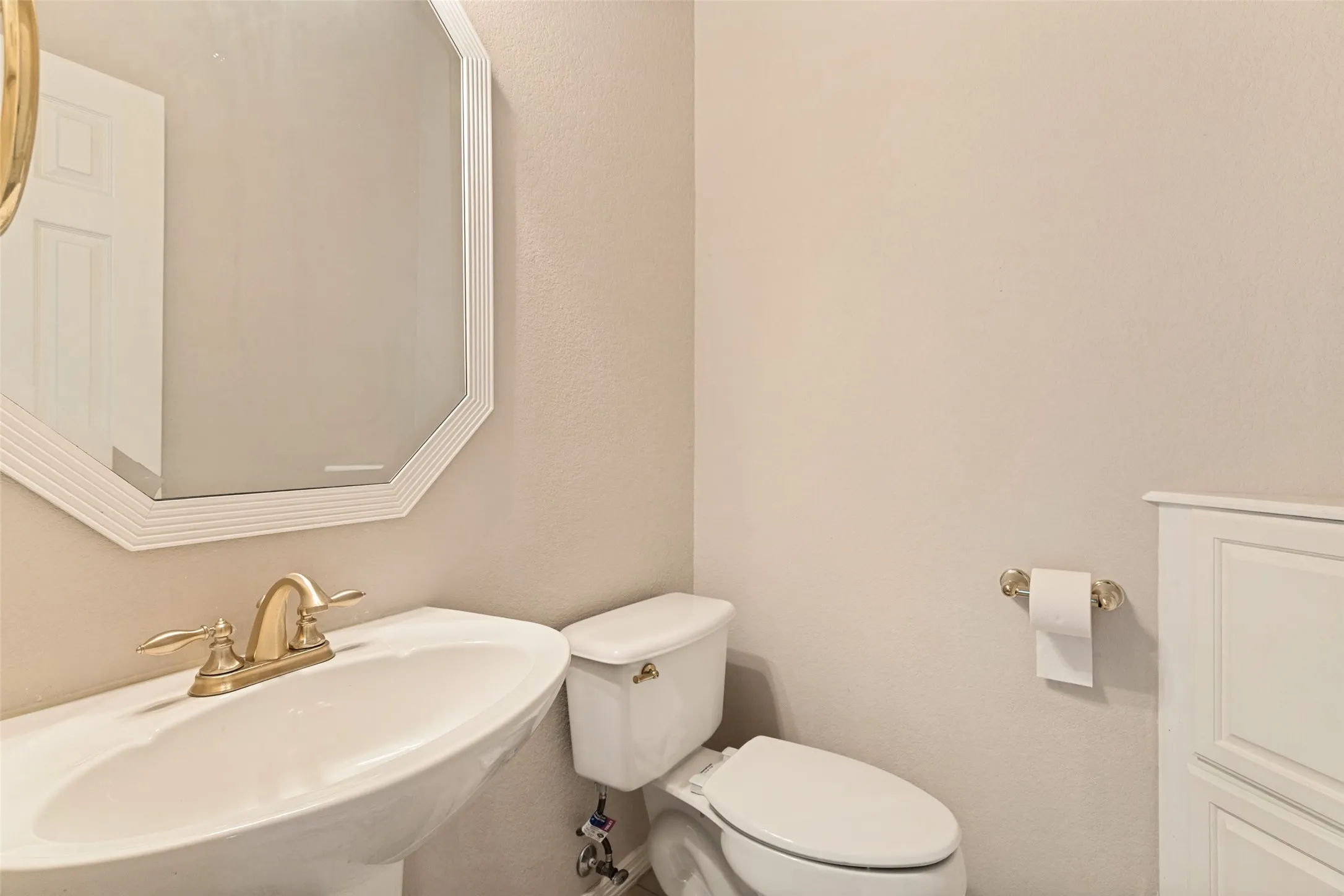 Single Family Residence For Sale in Tarrant County , 11432 Brook Green Lane, Haslet, Texas 76052, 4 Bedroom, 3 Bathroom, 6 Garage spaces, 3,242 Sqft, built in 2000, mls#21362145, Real Estate Agent in Haslet, Homes For Sale in Tarrant county, Homes For Sale in Haslet, Realtor in Haslet Texas, Real Estate Brokerage Independent Realty Texas, Luminita Cordes Realtor