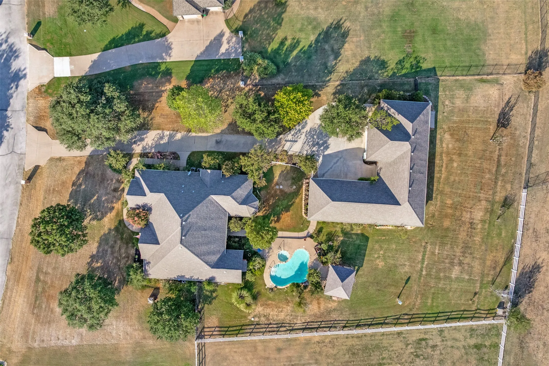 Single Family Residence For Sale in Tarrant County , 11432 Brook Green Lane, Haslet, Texas 76052, 4 Bedroom, 3 Bathroom, 6 Garage spaces, 3,242 Sqft, built in 2000, mls#21362145, Real Estate Agent in Haslet, Homes For Sale in Tarrant county, Homes For Sale in Haslet, Realtor in Haslet Texas, Real Estate Brokerage Independent Realty Texas, Luminita Cordes Realtor