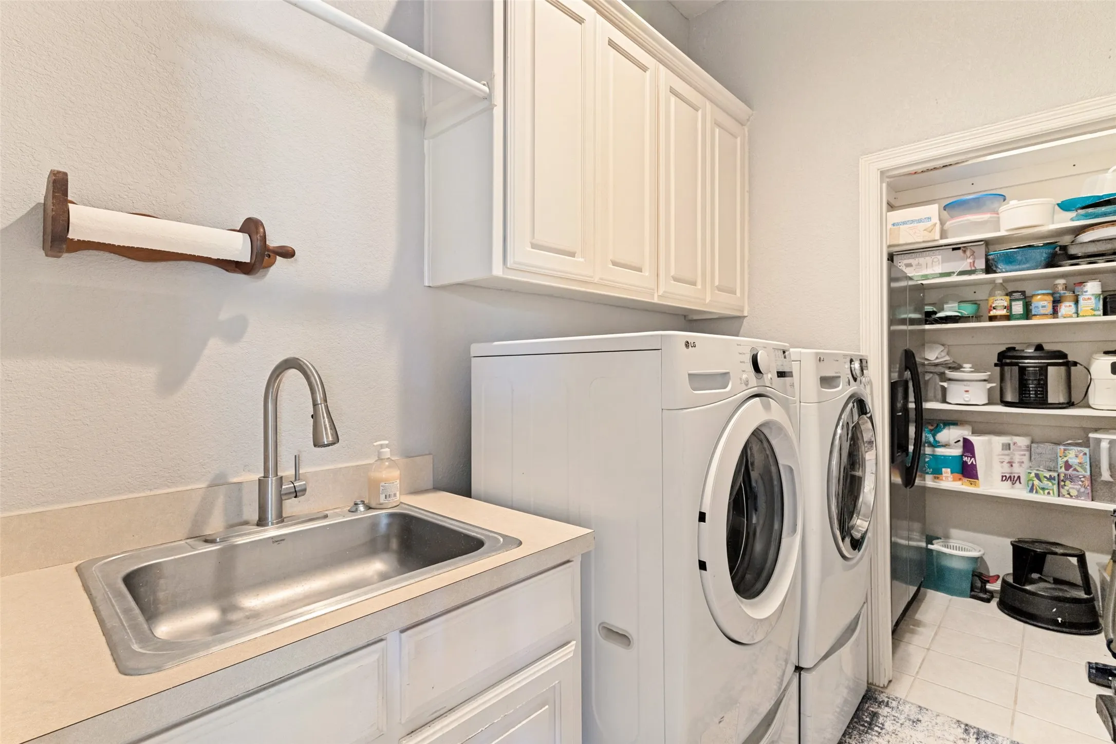 Single Family Residence For Sale in Tarrant County , 11432 Brook Green Lane, Haslet, Texas 76052, 4 Bedroom, 3 Bathroom, 6 Garage spaces, 3,242 Sqft, built in 2000, mls#21362145, Real Estate Agent in Haslet, Homes For Sale in Tarrant county, Homes For Sale in Haslet, Realtor in Haslet Texas, Real Estate Brokerage Independent Realty Texas, Luminita Cordes Realtor