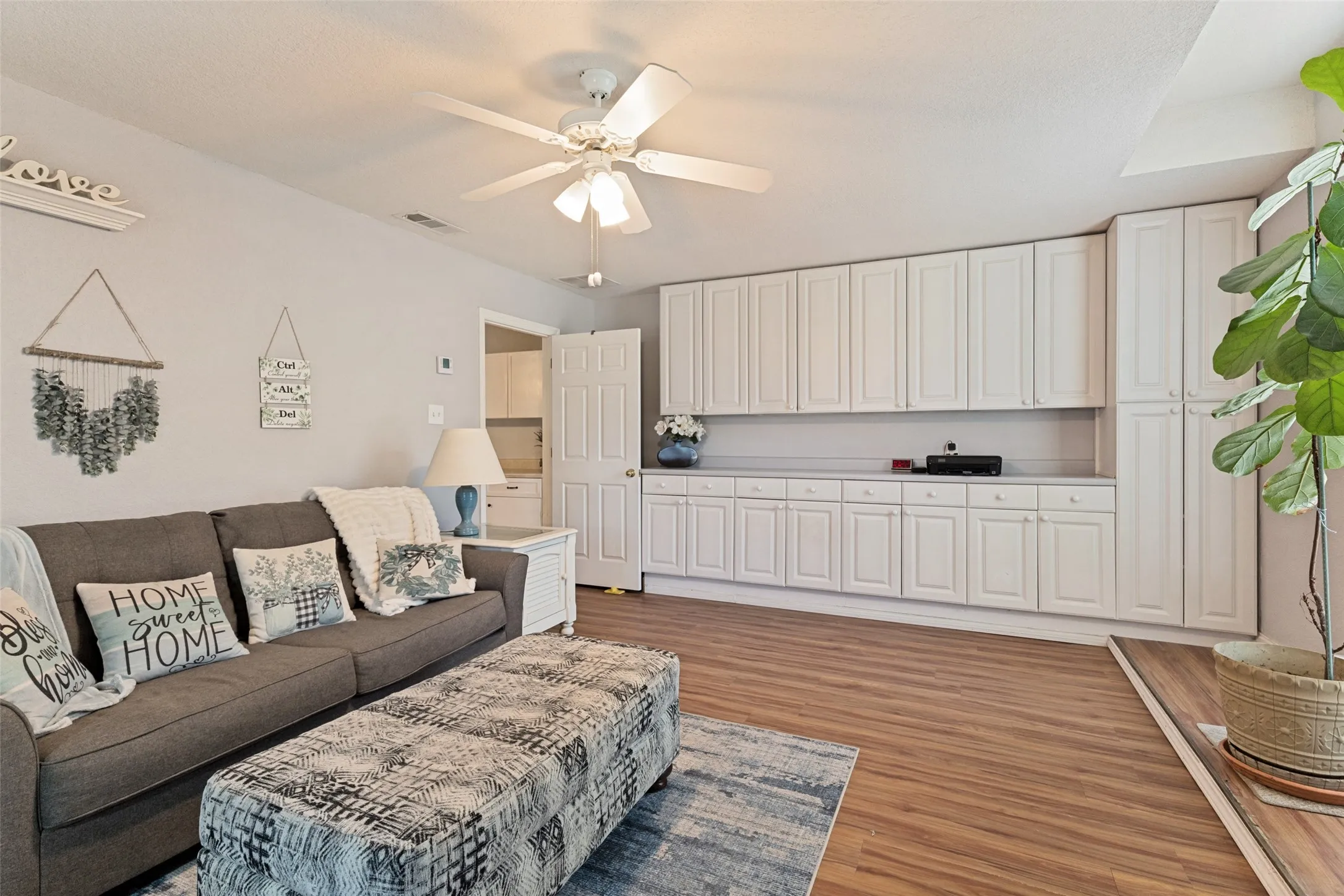 Single Family Residence For Sale in Tarrant County , 11432 Brook Green Lane, Haslet, Texas 76052, 4 Bedroom, 3 Bathroom, 6 Garage spaces, 3,242 Sqft, built in 2000, mls#21362145, Real Estate Agent in Haslet, Homes For Sale in Tarrant county, Homes For Sale in Haslet, Realtor in Haslet Texas, Real Estate Brokerage Independent Realty Texas, Luminita Cordes Realtor