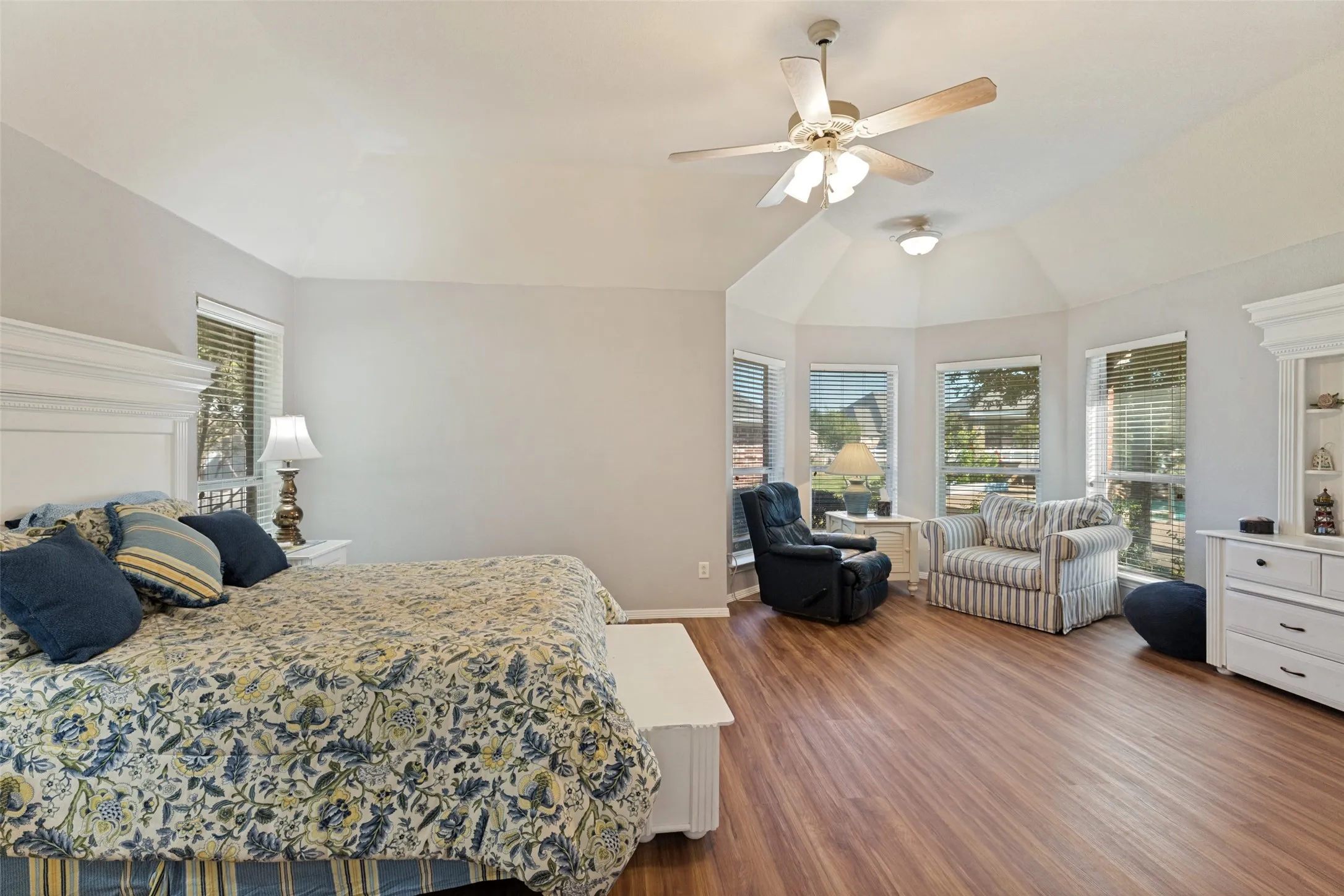 Single Family Residence For Sale in Tarrant County , 11432 Brook Green Lane, Haslet, Texas 76052, 4 Bedroom, 3 Bathroom, 6 Garage spaces, 3,242 Sqft, built in 2000, mls#21362145, Real Estate Agent in Haslet, Homes For Sale in Tarrant county, Homes For Sale in Haslet, Realtor in Haslet Texas, Real Estate Brokerage Independent Realty Texas, Luminita Cordes Realtor