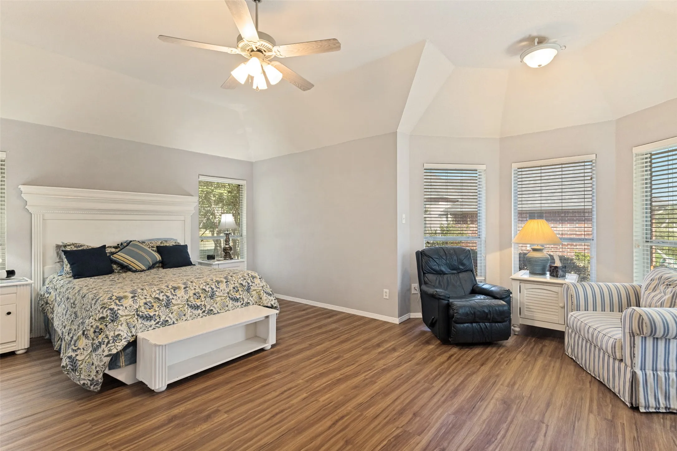Single Family Residence For Sale in Tarrant County , 11432 Brook Green Lane, Haslet, Texas 76052, 4 Bedroom, 3 Bathroom, 6 Garage spaces, 3,242 Sqft, built in 2000, mls#21362145, Real Estate Agent in Haslet, Homes For Sale in Tarrant county, Homes For Sale in Haslet, Realtor in Haslet Texas, Real Estate Brokerage Independent Realty Texas, Luminita Cordes Realtor
