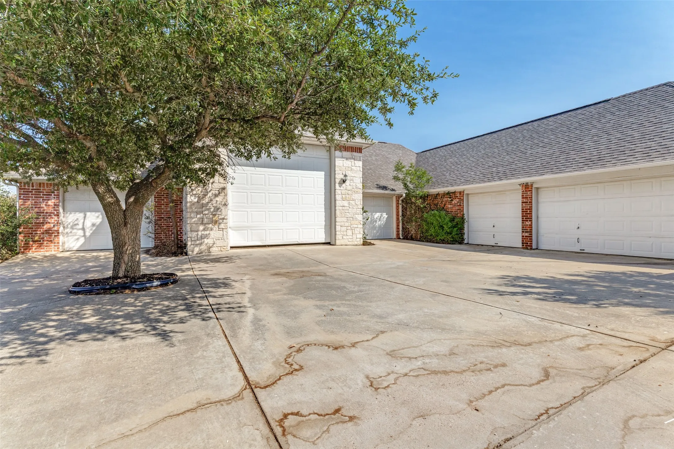 Single Family Residence For Sale in Tarrant County , 11432 Brook Green Lane, Haslet, Texas 76052, 4 Bedroom, 3 Bathroom, 6 Garage spaces, 3,242 Sqft, built in 2000, mls#21362145, Real Estate Agent in Haslet, Homes For Sale in Tarrant county, Homes For Sale in Haslet, Realtor in Haslet Texas, Real Estate Brokerage Independent Realty Texas, Luminita Cordes Realtor