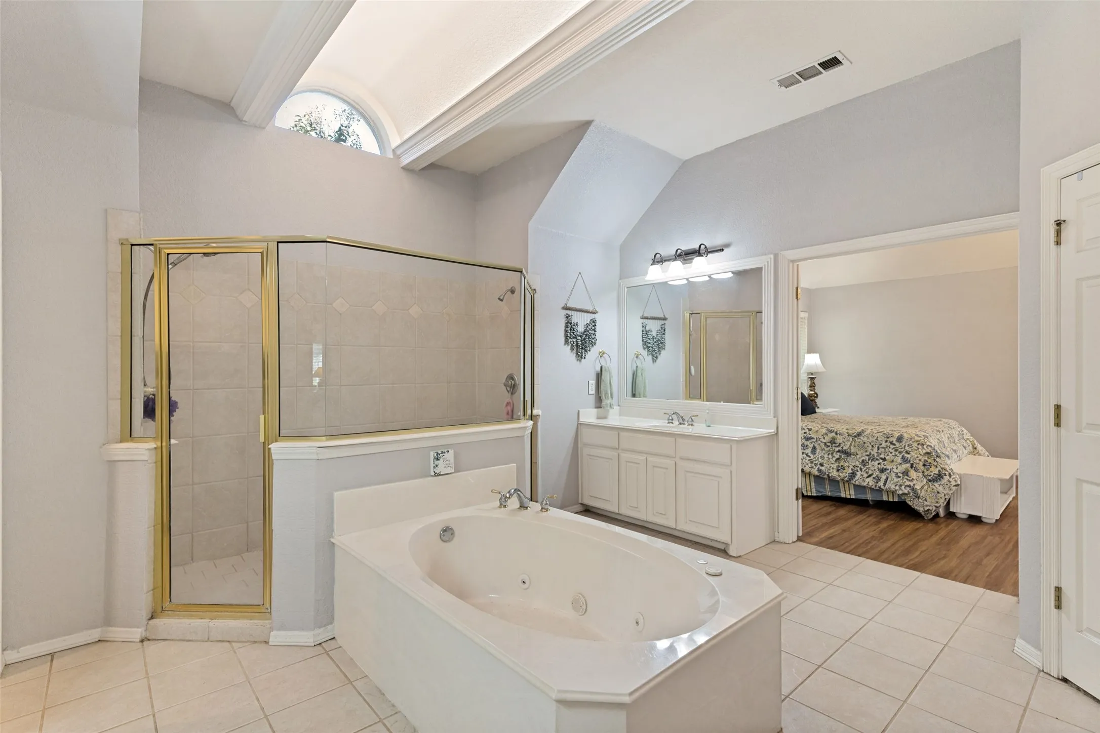 Single Family Residence For Sale in Tarrant County , 11432 Brook Green Lane, Haslet, Texas 76052, 4 Bedroom, 3 Bathroom, 6 Garage spaces, 3,242 Sqft, built in 2000, mls#21362145, Real Estate Agent in Haslet, Homes For Sale in Tarrant county, Homes For Sale in Haslet, Realtor in Haslet Texas, Real Estate Brokerage Independent Realty Texas, Luminita Cordes Realtor