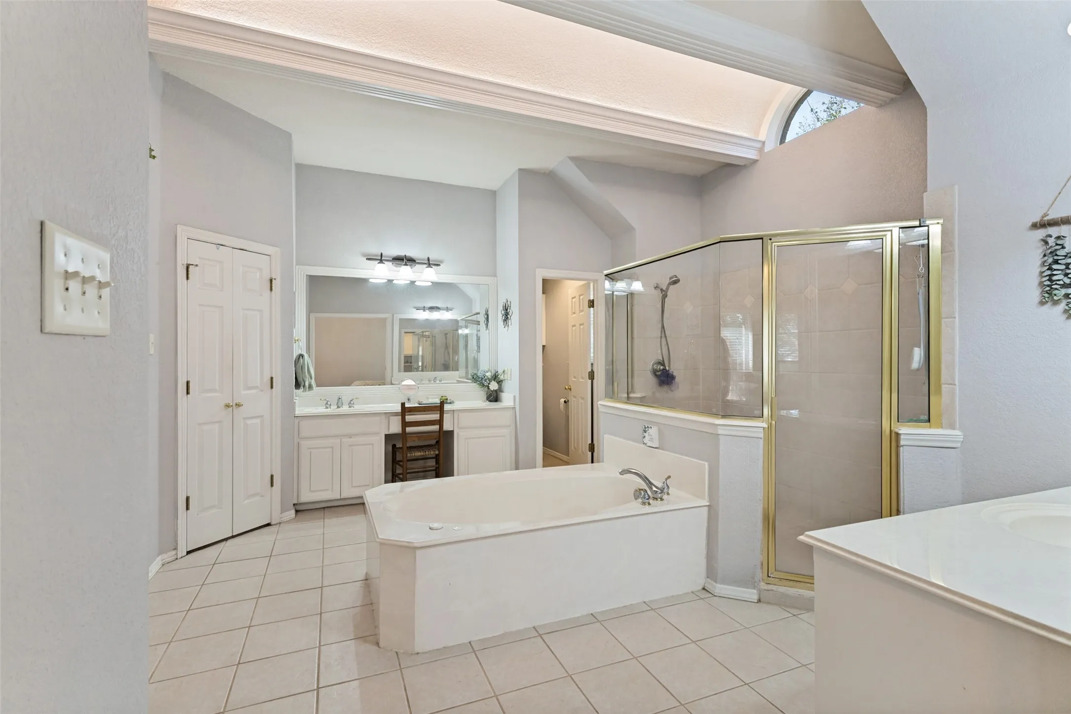 Single Family Residence For Sale in Tarrant County , 11432 Brook Green Lane, Haslet, Texas 76052, 4 Bedroom, 3 Bathroom, 6 Garage spaces, 3,242 Sqft, built in 2000, mls#21362145, Real Estate Agent in Haslet, Homes For Sale in Tarrant county, Homes For Sale in Haslet, Realtor in Haslet Texas, Real Estate Brokerage Independent Realty Texas, Luminita Cordes Realtor