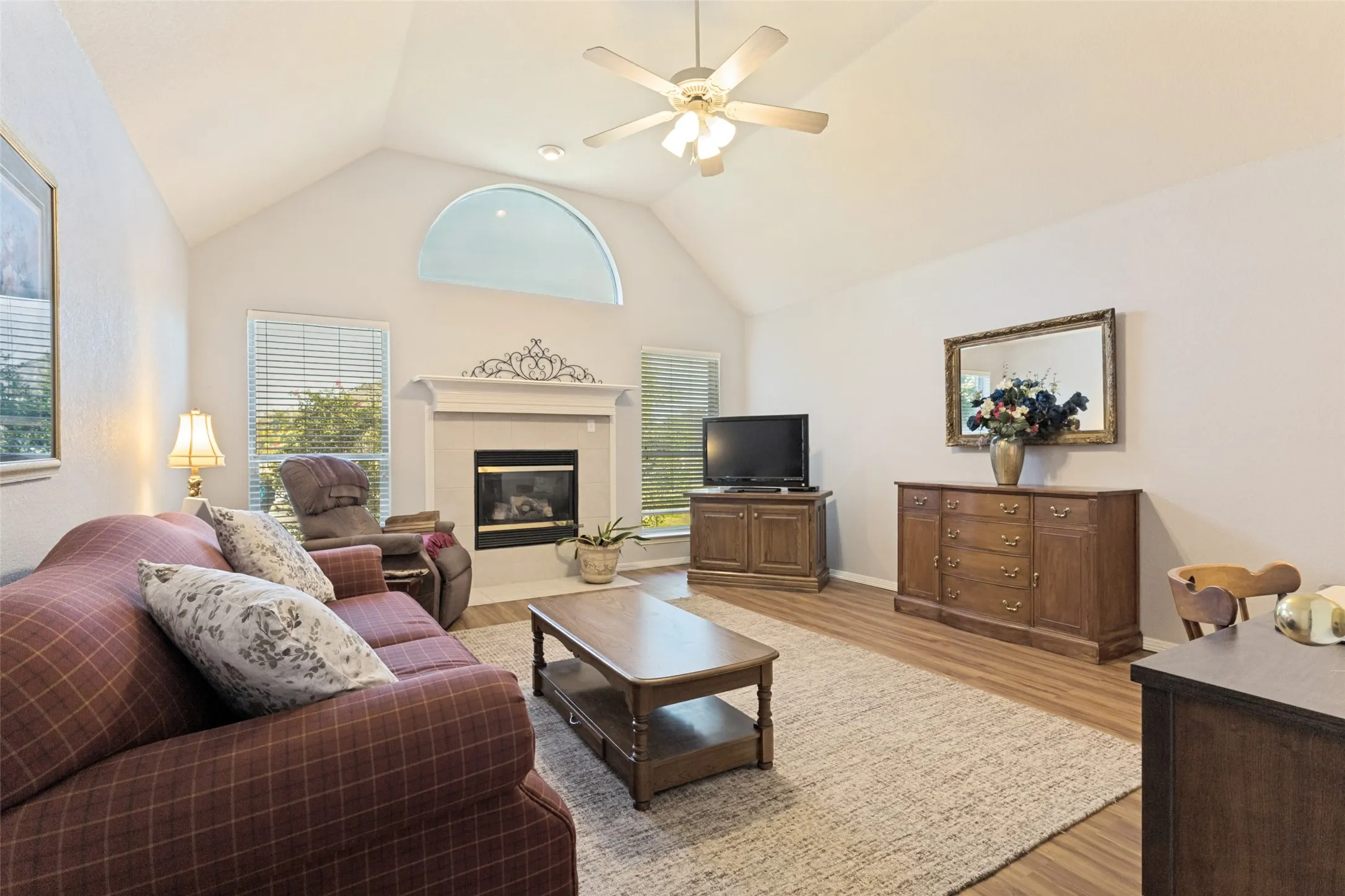 Single Family Residence For Sale in Tarrant County , 11432 Brook Green Lane, Haslet, Texas 76052, 4 Bedroom, 3 Bathroom, 6 Garage spaces, 3,242 Sqft, built in 2000, mls#21362145, Real Estate Agent in Haslet, Homes For Sale in Tarrant county, Homes For Sale in Haslet, Realtor in Haslet Texas, Real Estate Brokerage Independent Realty Texas, Luminita Cordes Realtor