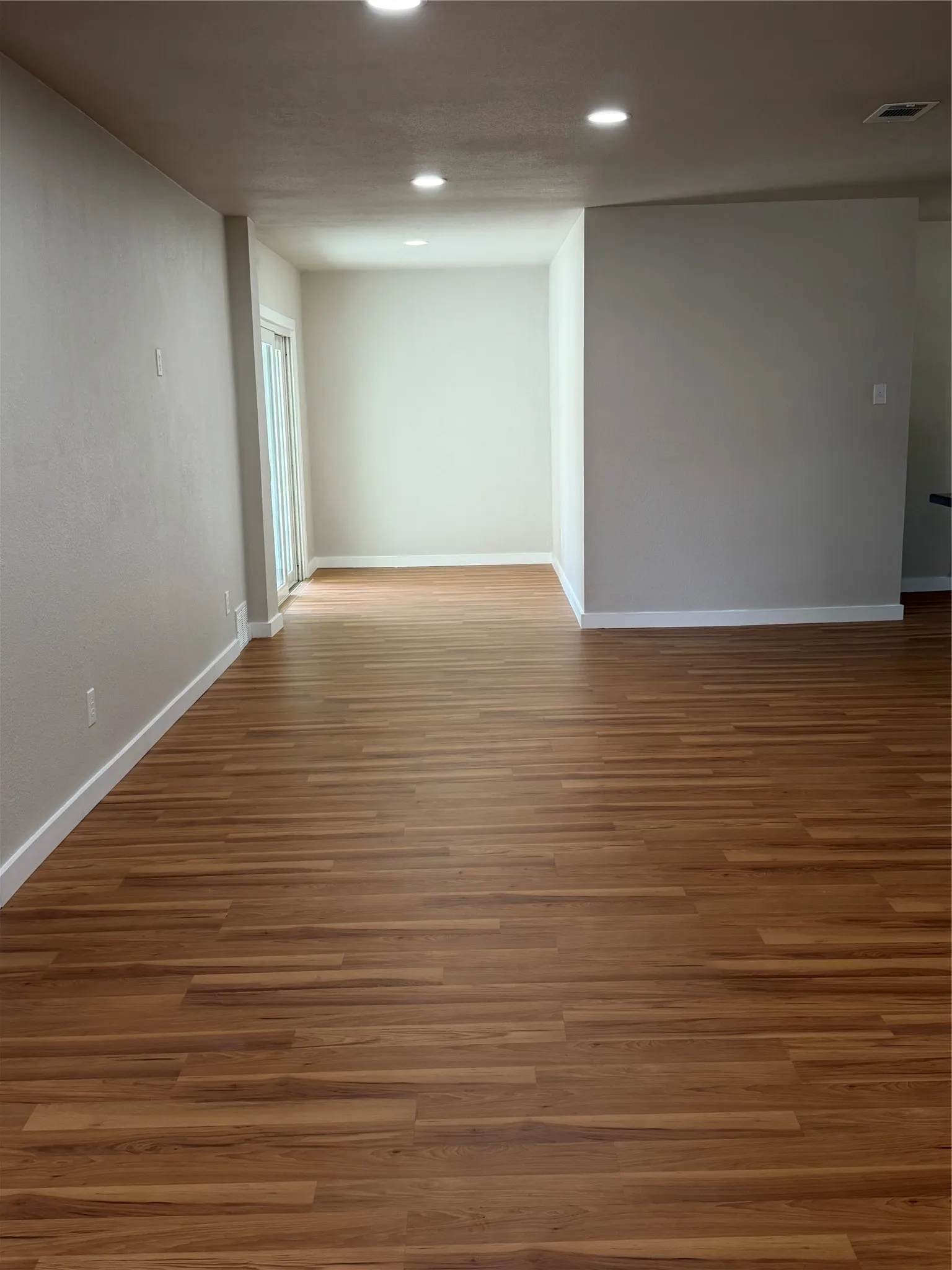 Single Family Residence For Sale in Dallas County , 1818 Walnut Avenue, Carrollton, Texas 75006, 4 Bedroom, 3 Bathroom, Garage spaces, 2,150 Sqft, built in 1961, mls#21364782, Real Estate Agent in Carrollton, Homes For Sale in Dallas county, Homes For Sale in Carrollton, Realtor in Carrollton Texas, Real Estate Brokerage Independent Realty Texas, Luminita Cordes Realtor