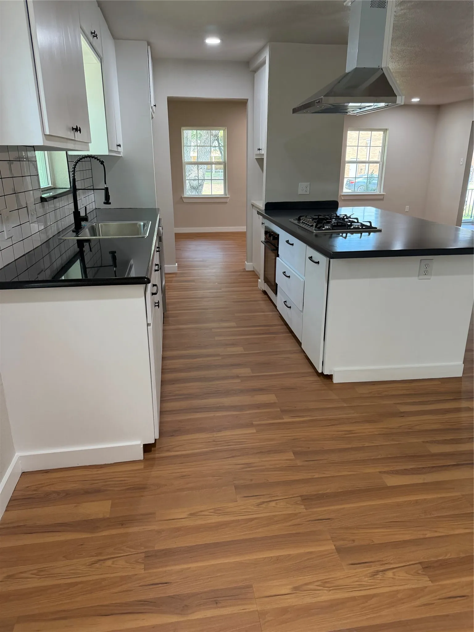 Single Family Residence For Sale in Dallas County , 1818 Walnut Avenue, Carrollton, Texas 75006, 4 Bedroom, 3 Bathroom, Garage spaces, 2,150 Sqft, built in 1961, mls#21364782, Real Estate Agent in Carrollton, Homes For Sale in Dallas county, Homes For Sale in Carrollton, Realtor in Carrollton Texas, Real Estate Brokerage Independent Realty Texas, Luminita Cordes Realtor