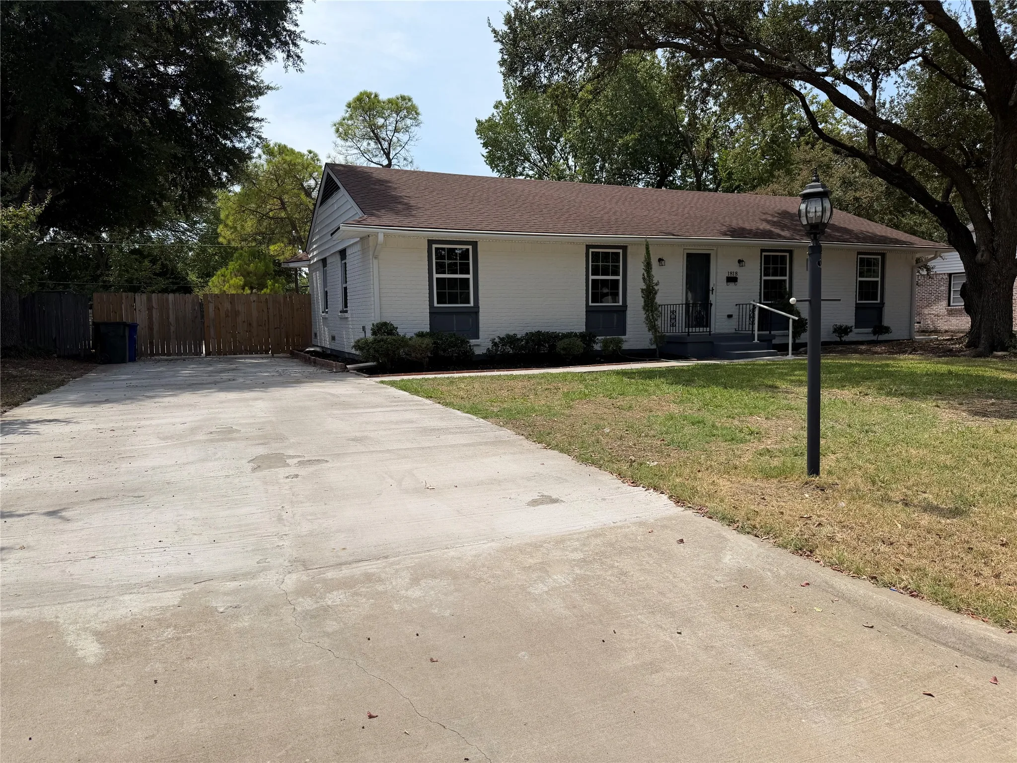 Single Family Residence For Sale in Dallas County , 1818 Walnut Avenue, Carrollton, Texas 75006, 4 Bedroom, 3 Bathroom, Garage spaces, 2,150 Sqft, built in 1961, mls#21364782, Real Estate Agent in Carrollton, Homes For Sale in Dallas county, Homes For Sale in Carrollton, Realtor in Carrollton Texas, Real Estate Brokerage Independent Realty Texas, Luminita Cordes Realtor