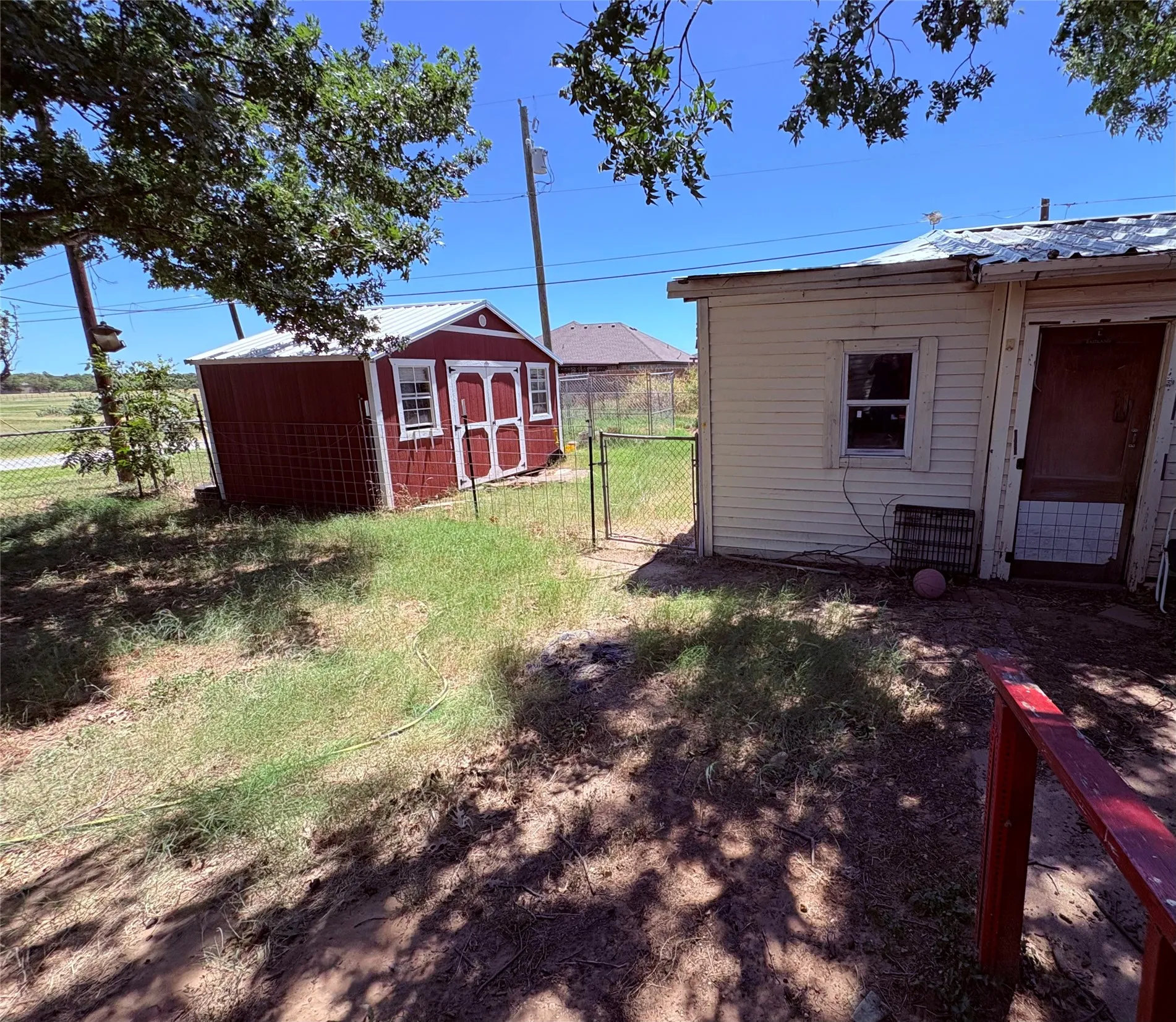 Single Family Residence For Sale in Eastland County , 419 E Conner Street, Eastland, Texas 76448, 3 Bedroom, 1 Bathroom, 2 Garage spaces, 1,124 Sqft, built in 1950, Price $119,900, mls#21364784, Real Estate Agent in Eastland, Homes For Sale in Eastland county, Homes For Sale in Eastland, Realtor in Eastland Texas, Real Estate Brokerage Independent Realty Texas, Luminita Cordes Realtor