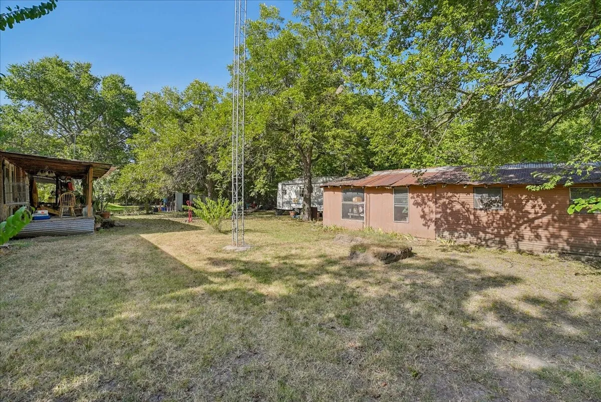 Mobile Home For Sale in Fannin County , 304 W 2nd Street, Dodd City, Texas 75438, 2 Bedroom, 1 Bathroom, Garage spaces, 728 Sqft, built in 2000, Price $87,500, mls#21364776, Real Estate Agent in Dodd City, Homes For Sale in Fannin county, Homes For Sale in Dodd City, Realtor in Dodd City Texas, Real Estate Brokerage Independent Realty Texas, Luminita Cordes Realtor