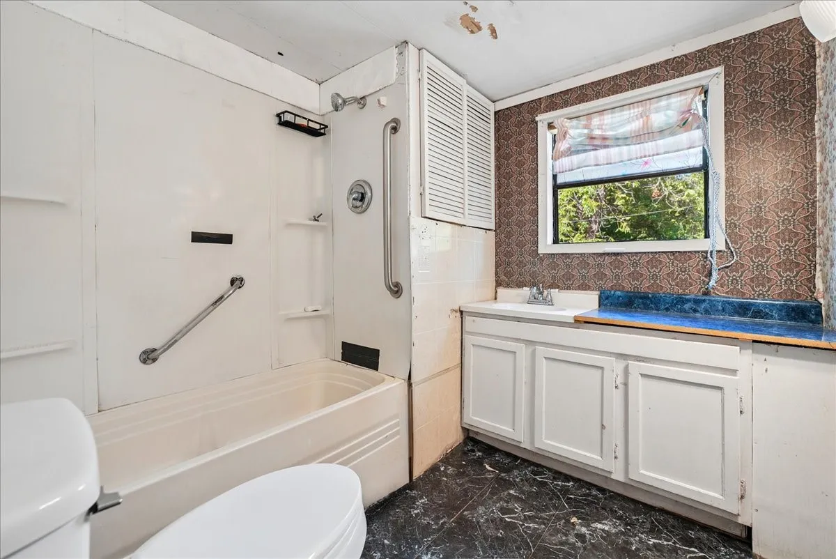 Mobile Home For Sale in Fannin County , 304 W 2nd Street, Dodd City, Texas 75438, 2 Bedroom, 1 Bathroom, Garage spaces, 728 Sqft, built in 2000, Price $87,500, mls#21364776, Real Estate Agent in Dodd City, Homes For Sale in Fannin county, Homes For Sale in Dodd City, Realtor in Dodd City Texas, Real Estate Brokerage Independent Realty Texas, Luminita Cordes Realtor